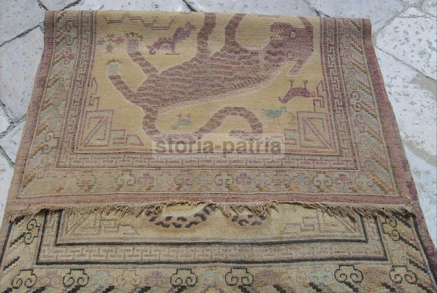 Antico Tappeto Orientale Con Animali Fantastici 220x140 Cm