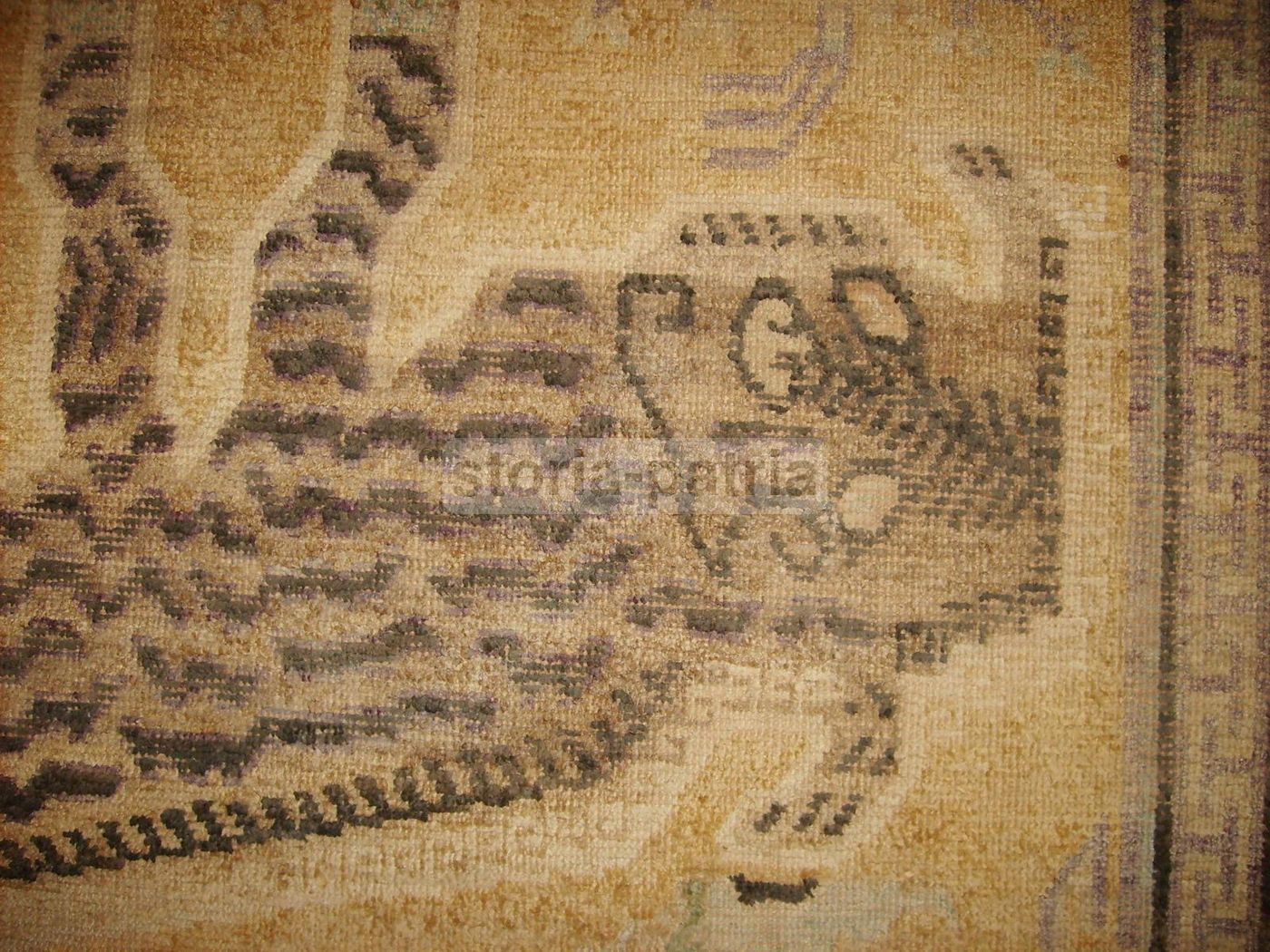 Antico Tappeto Orientale Con Animali Fantastici 220x140 Cm