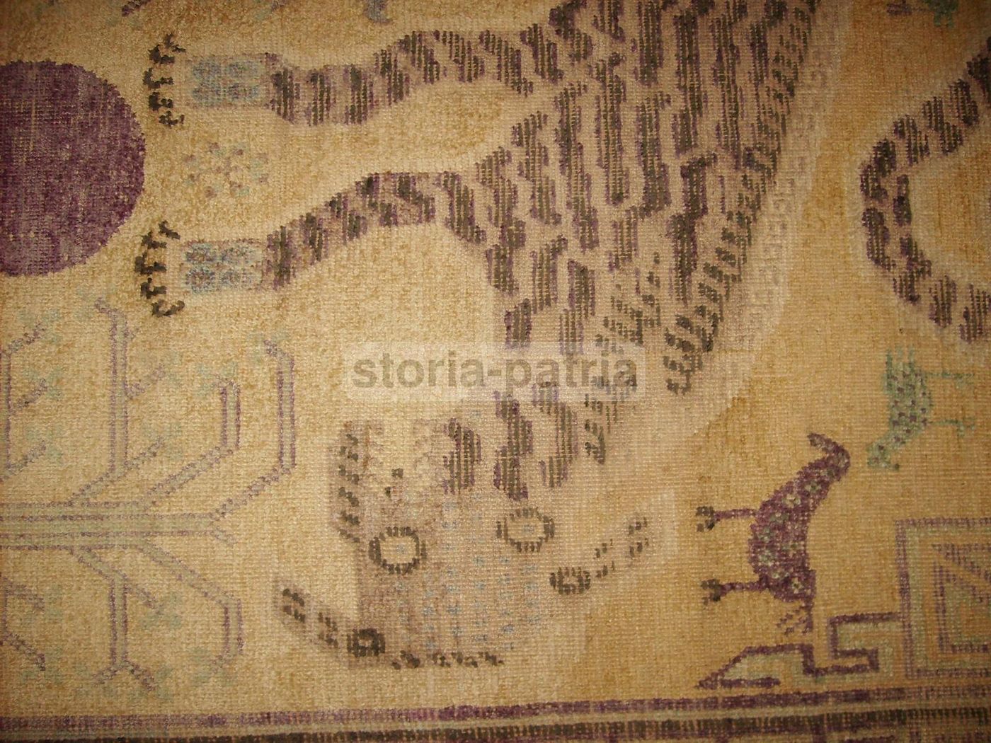 Antico Tappeto Orientale Con Animali Fantastici 220x140 Cm