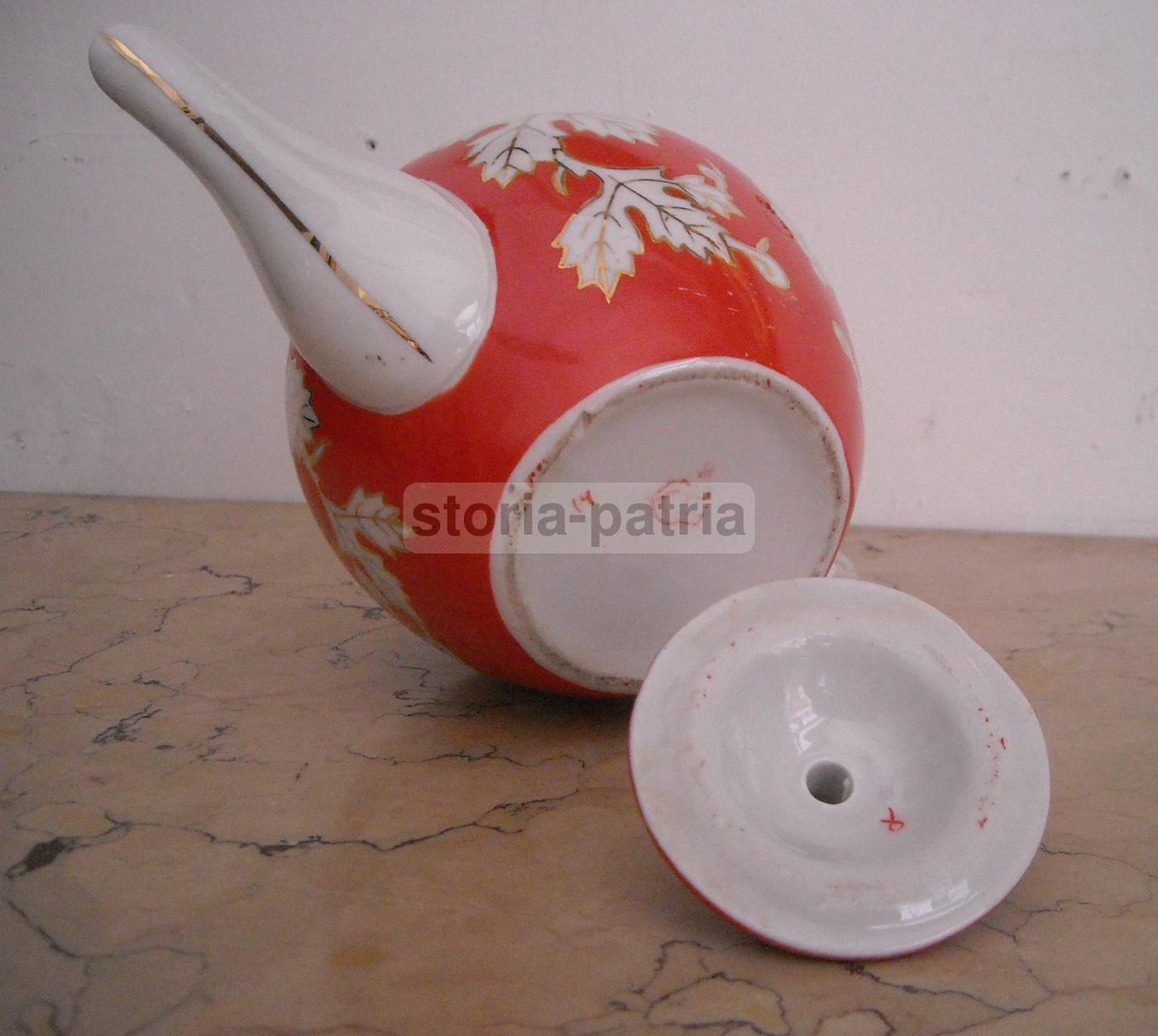 Teiera In Porcellana Decorata Con Grappoli d'Uva E Motivi Della Vendemmia