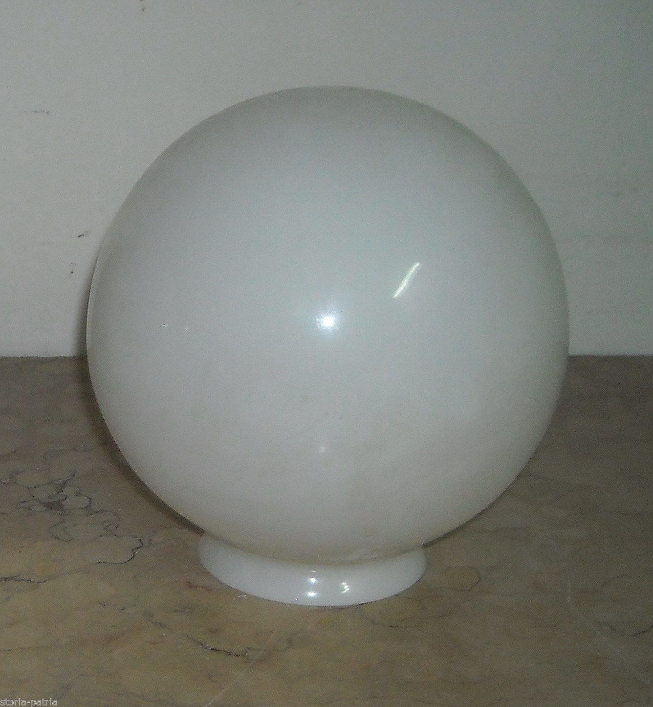 Coppa Antica In Vetro Bianco Opalino Per Lampada, Anni '20 '60