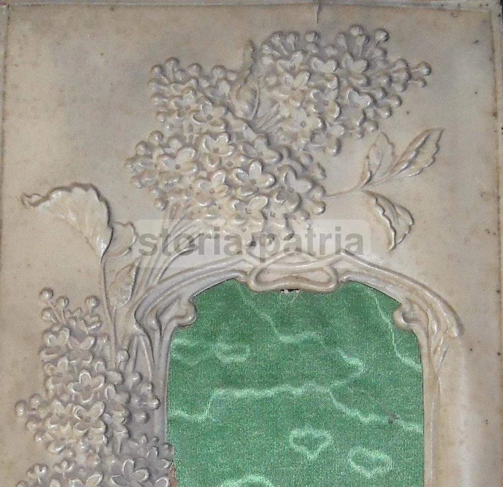 Cornice Antica Liberty con Decorazione Floreale e Porta Ritratti, 1920 Circa