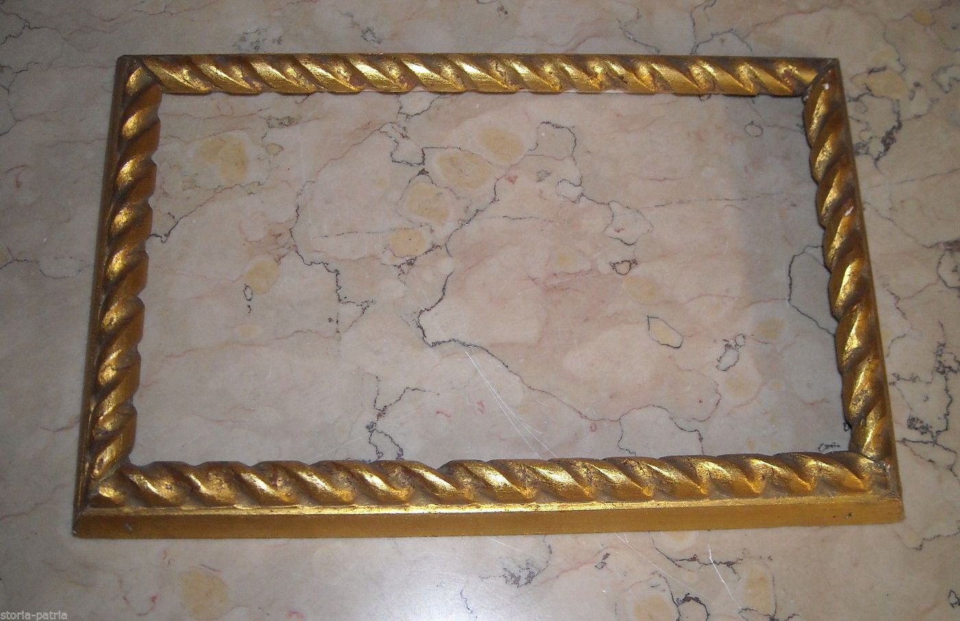 Cornice Dorata d'Epoca Anni '30 Con Decorazioni In Rilievo