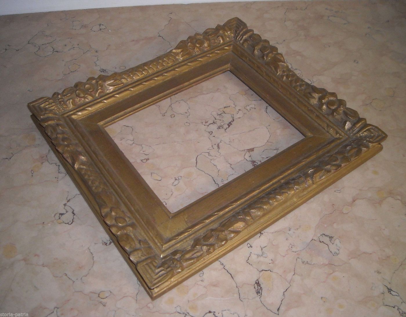 Cornice d'Epoca Dorata E Brunita Con Decorazioni Floreali, Anni '20 '30