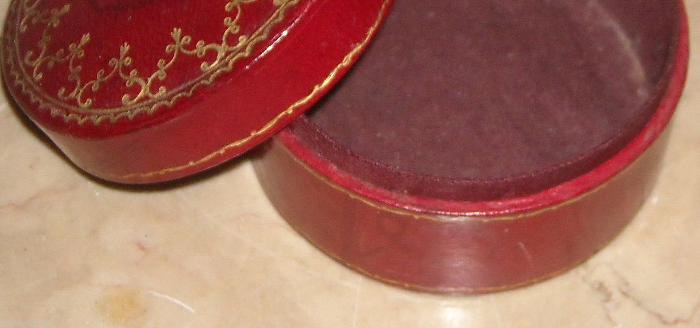 Cofanetto Antico Circolare In Pelle Rossa Con Fregi Dorati, Roma, XIX Secolo