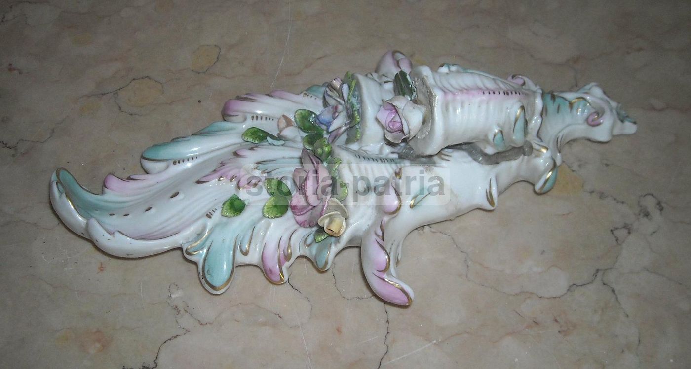 Porcellana Capodimonte Con Fiori In Rilievo Anni '30