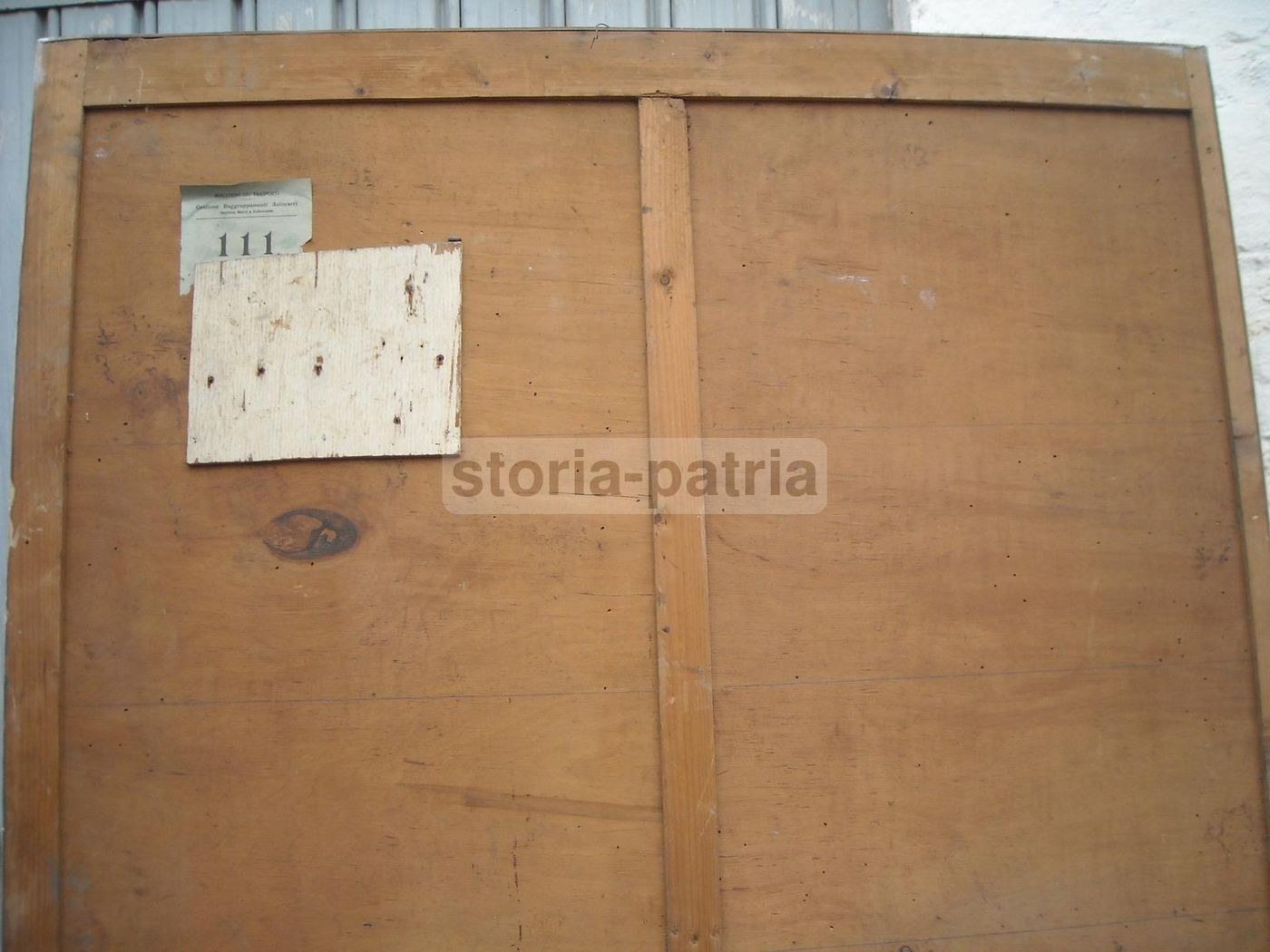 Scaffalatura Vintage In Legno Bianco Anni '20 Per Fucili O Libri