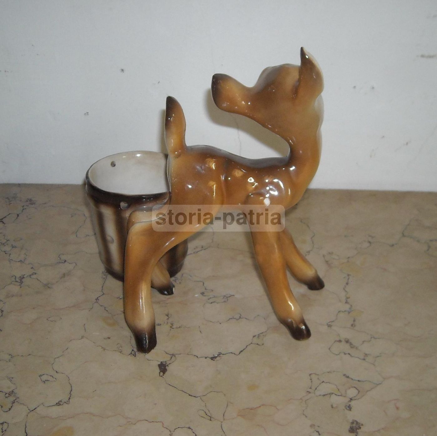 Scultura In Ceramica Policroma Con Cerbiatto E Cesto, Stile Lenci, Anni '30 '50