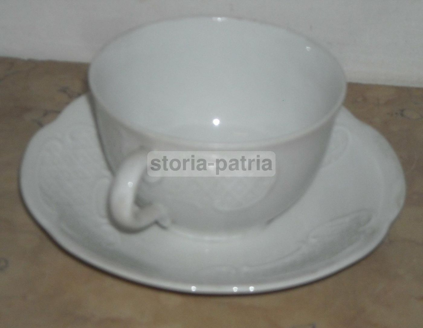 Tazza Con Piattino Richard Ginori In Porcellana Bianca Con Decoro Uva