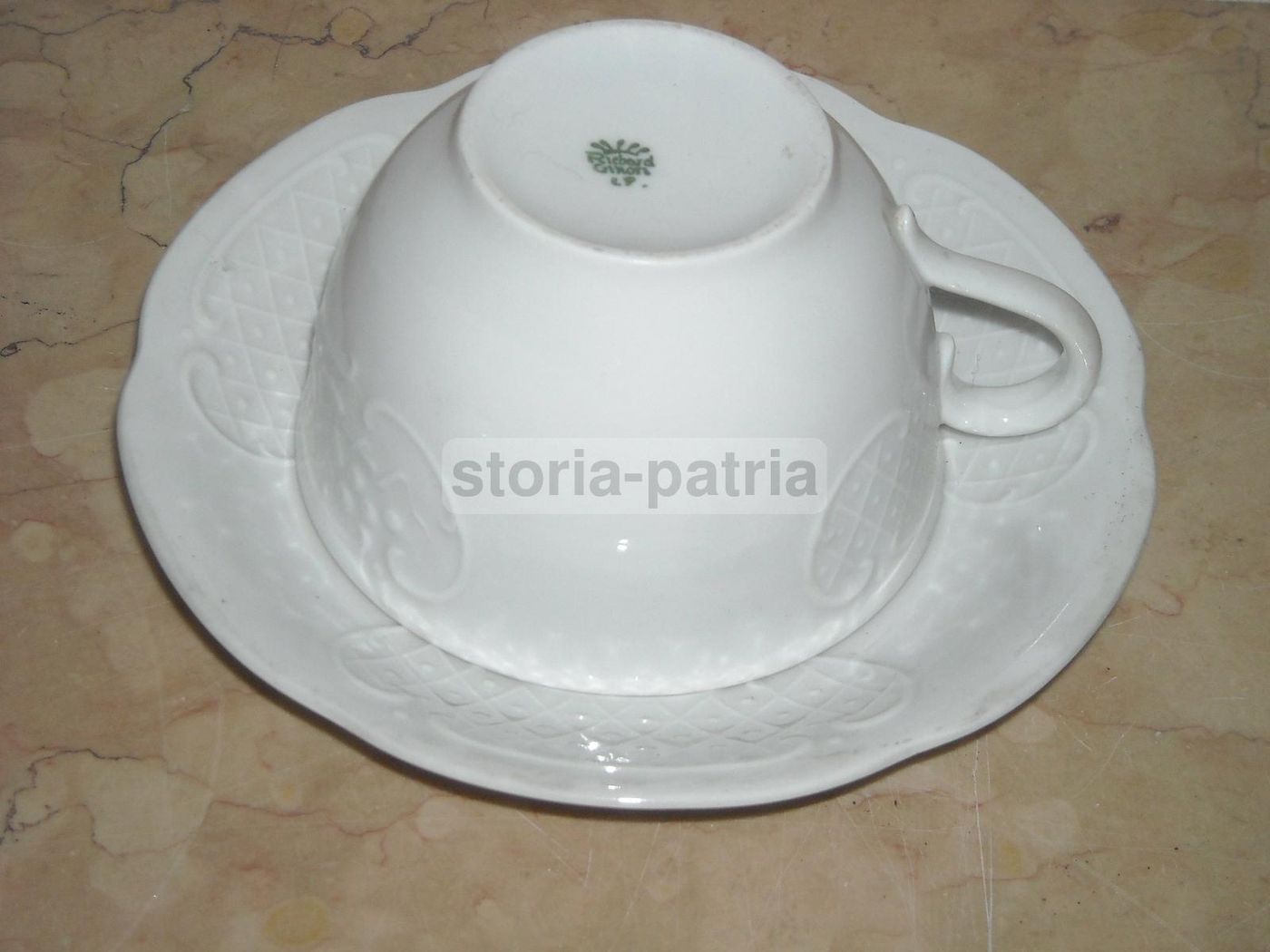 Tazza Con Piattino Richard Ginori In Porcellana Bianca Con Decoro Uva
