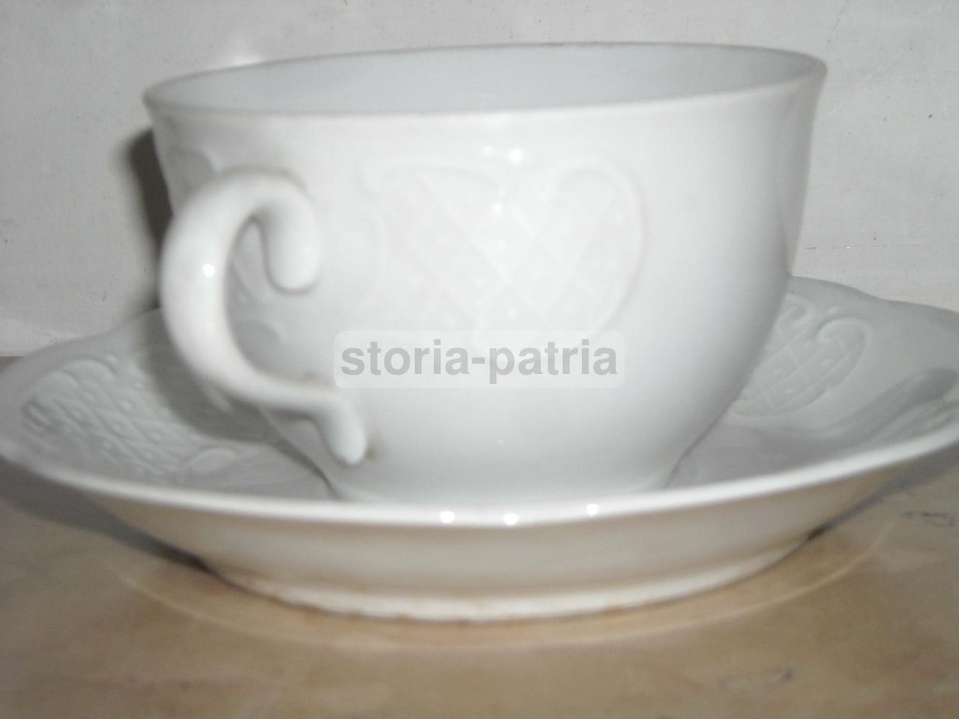 Tazza Con Piattino Richard Ginori In Porcellana Bianca Con Decoro Uva