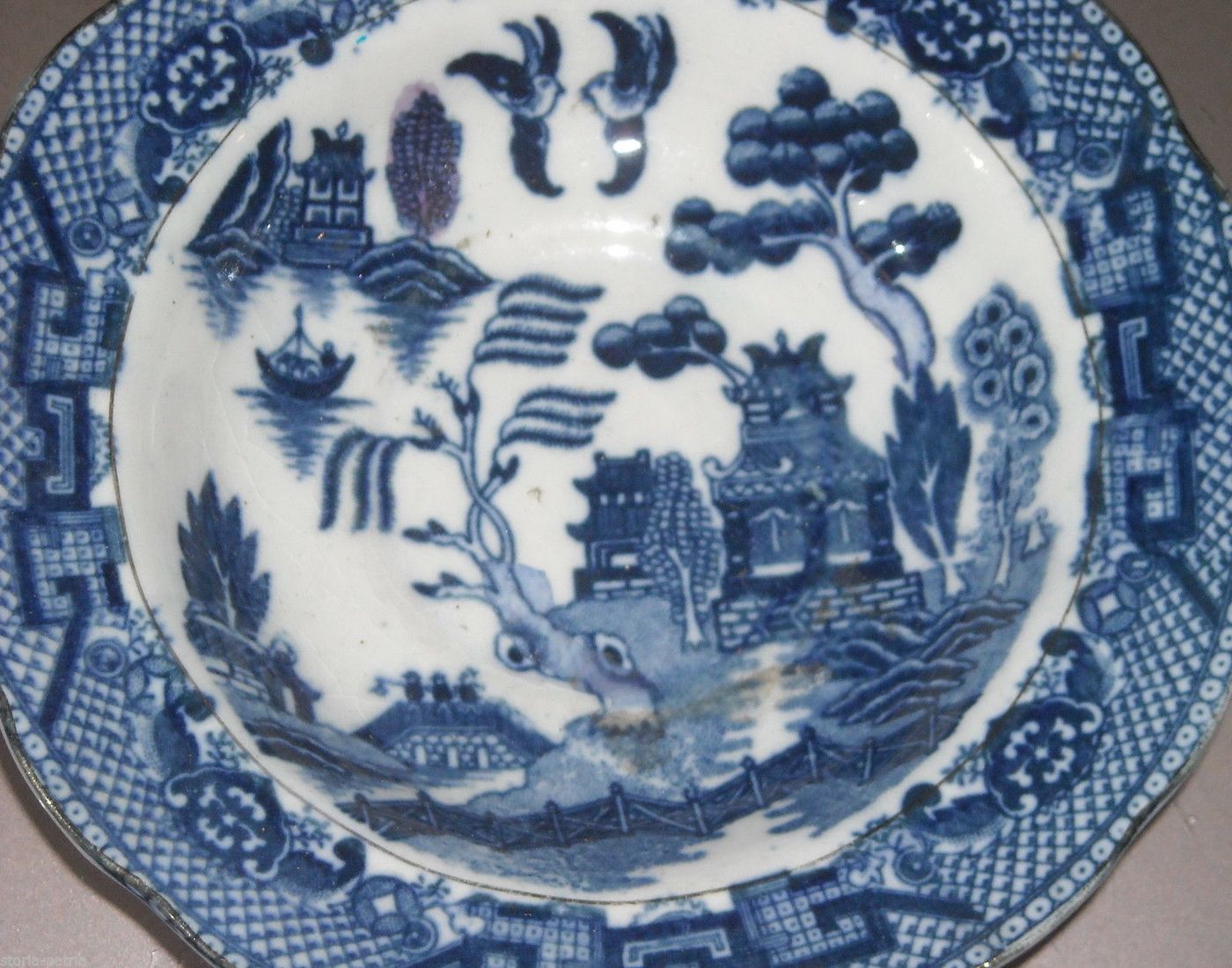 Piatto In Ceramica Con Decoro Willow Pattern, Fine '800   Inizio '900