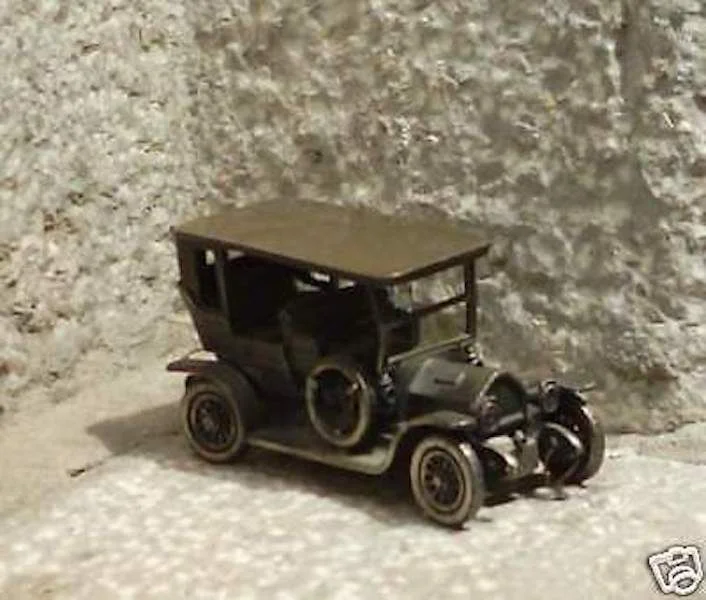 Miniature Vintage Car in Silver, Unoaerre