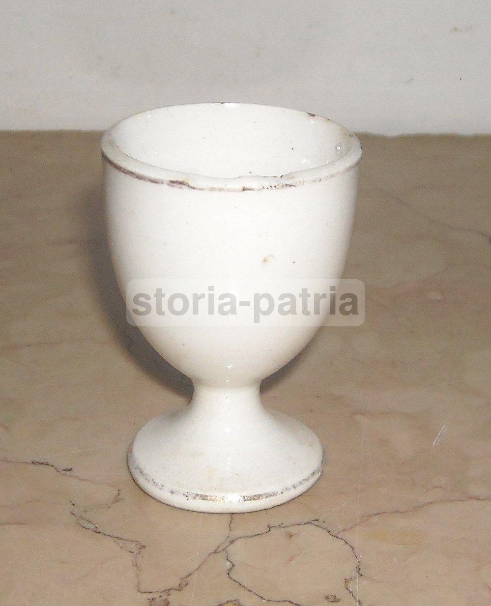 Antico Porta Uovo In Porcellana Con Decoro Floreale Policromo