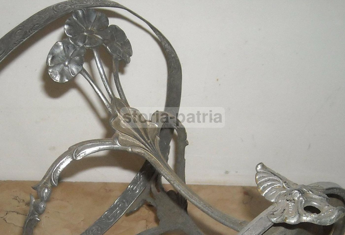Soprammobile Liberty Portavaso In Metallo Argentato, Anni '20