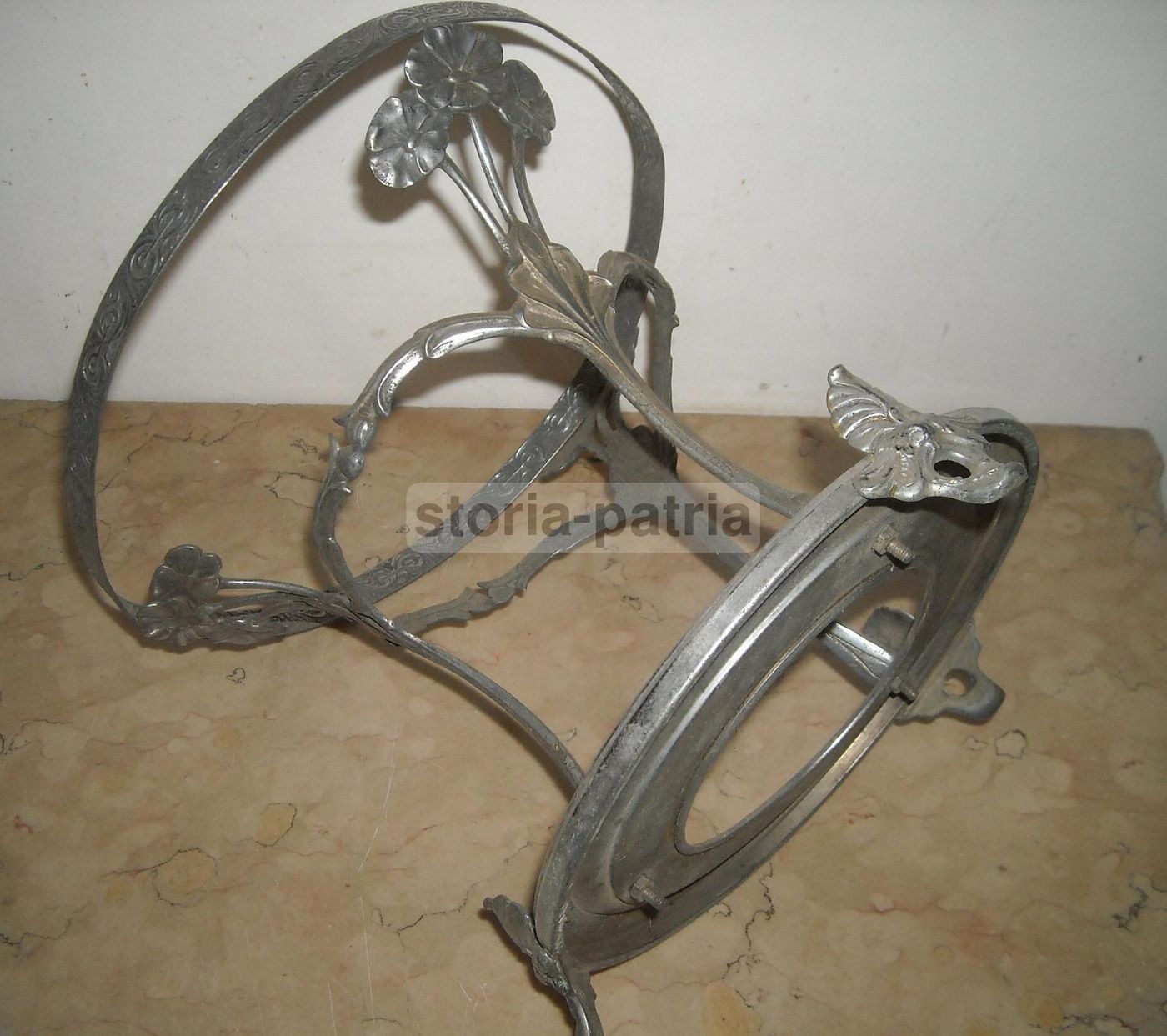 Soprammobile Liberty Portavaso In Metallo Argentato, Anni '20