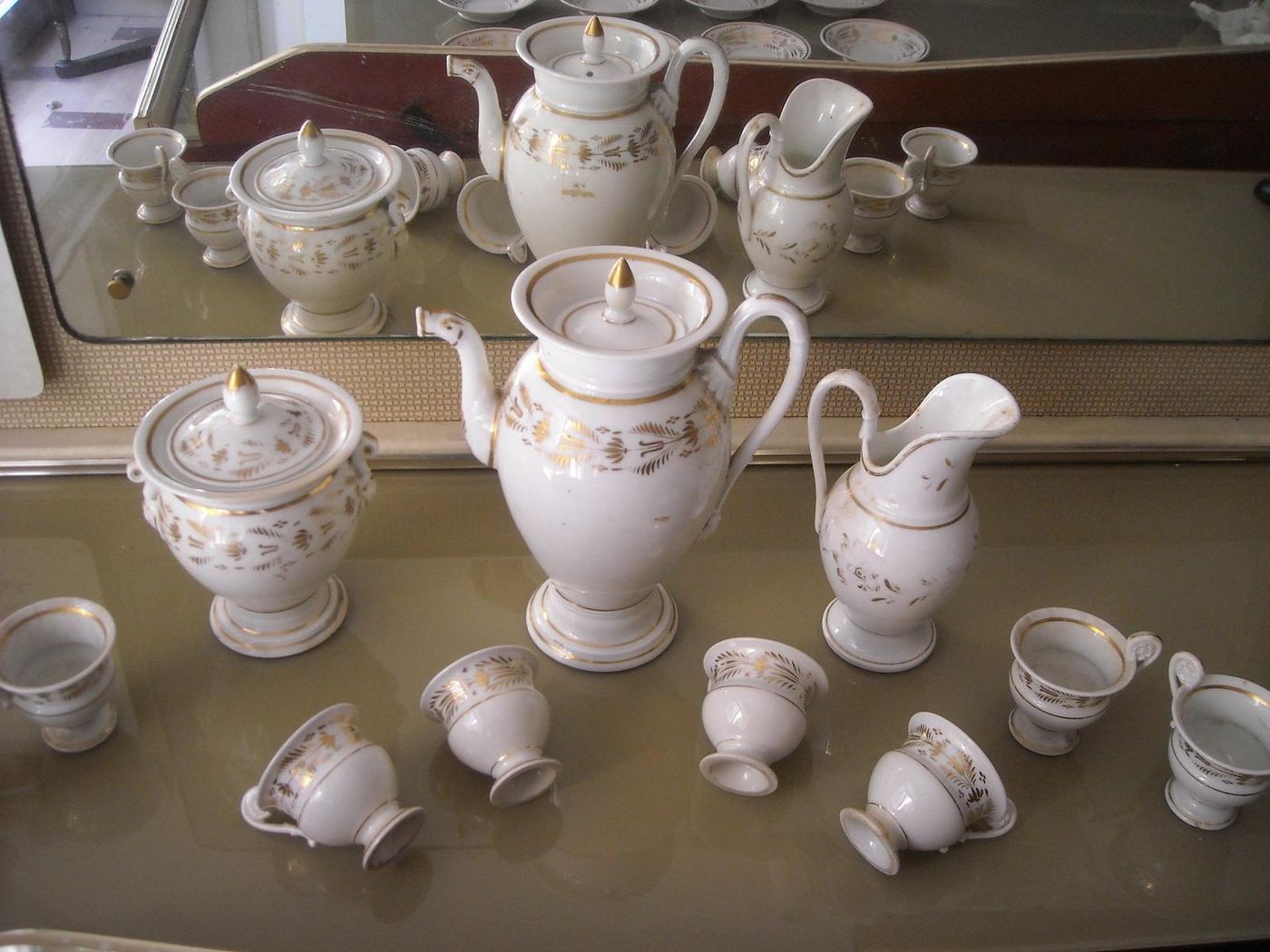Servizio Da Caffè In Porcellana Con Decori Dorati Epoca Impero
