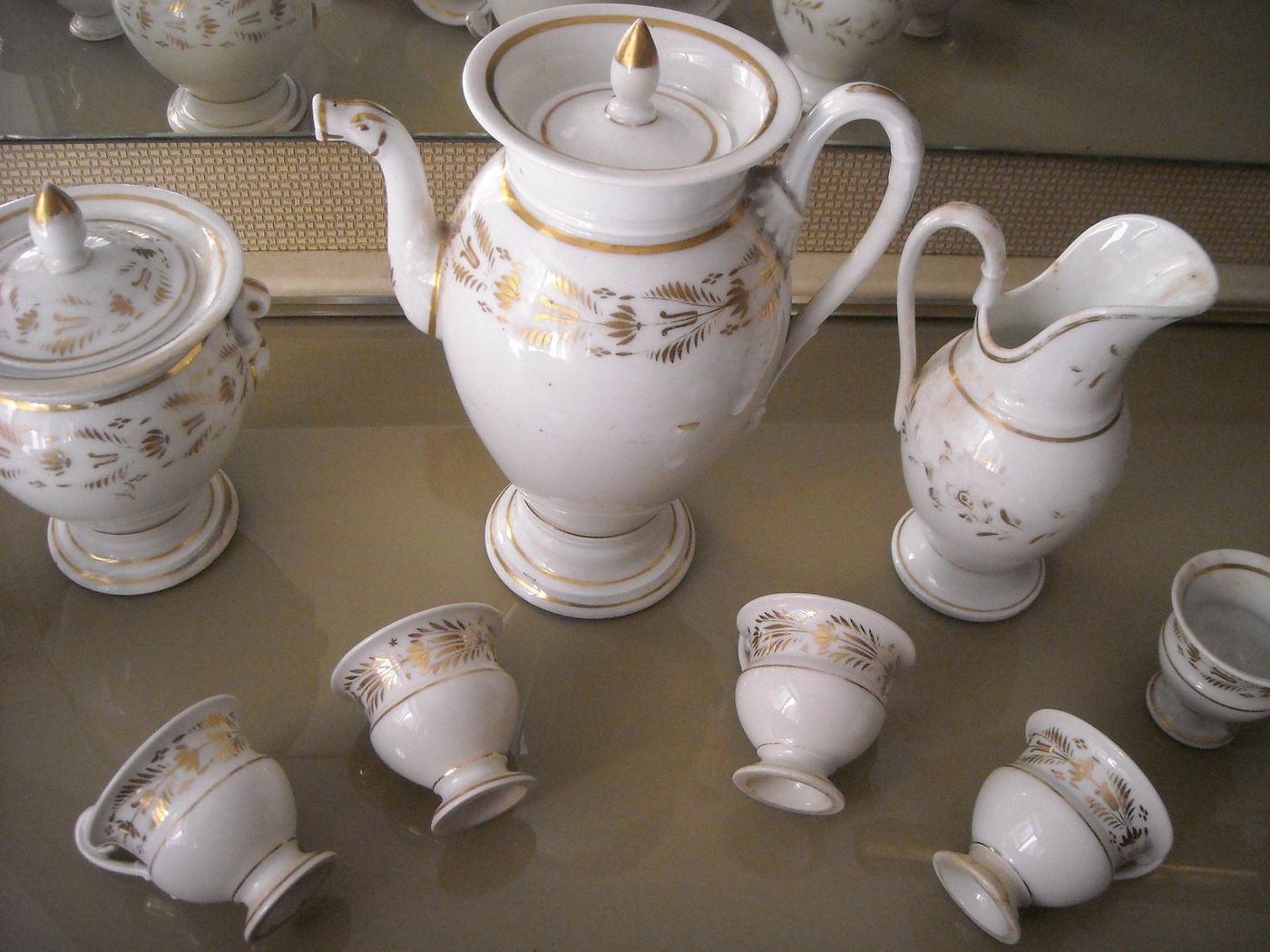 Servizio Da Caffè In Porcellana Con Decori Dorati Epoca Impero