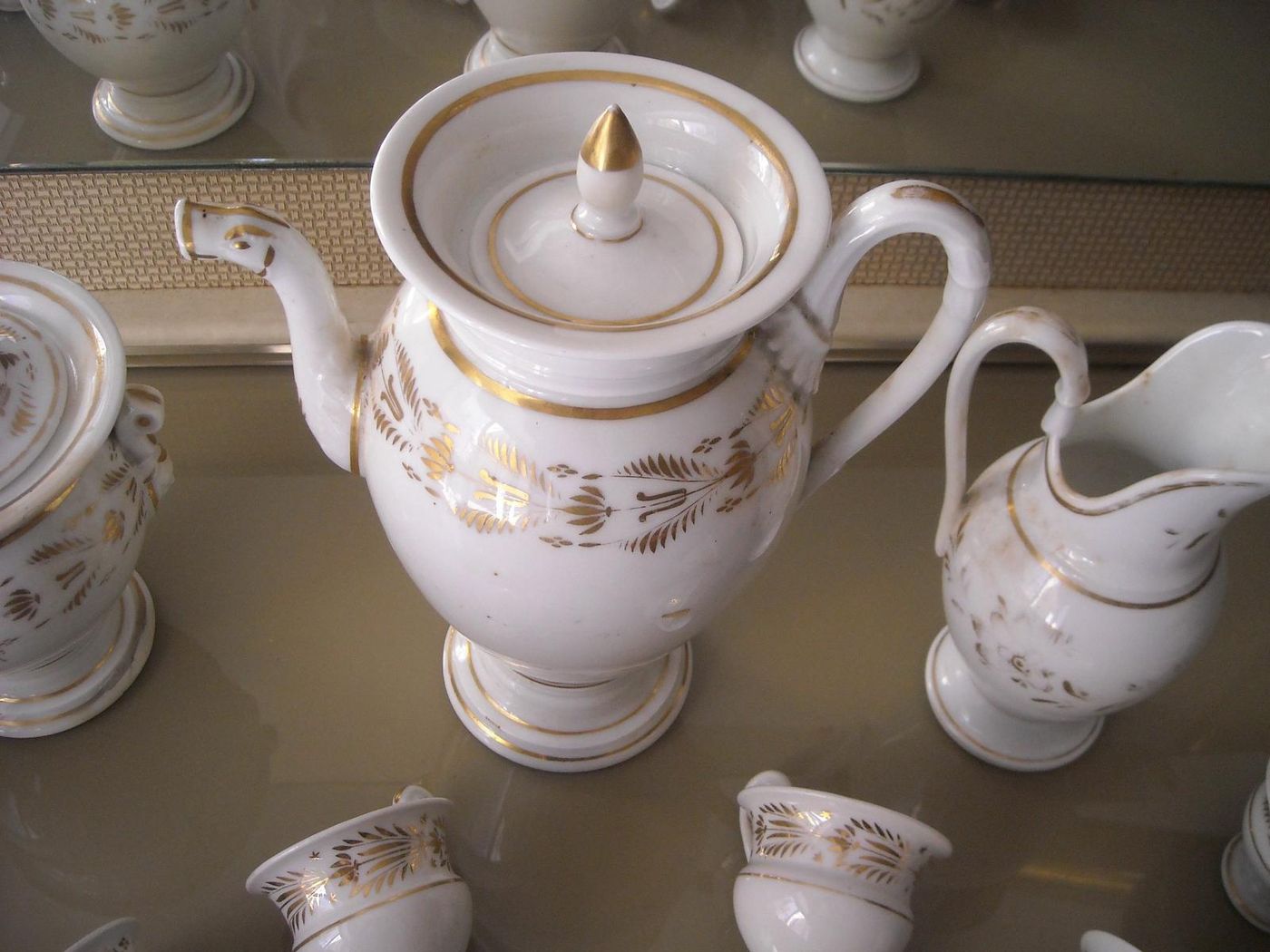 Servizio Da Caffè In Porcellana Con Decori Dorati Epoca Impero