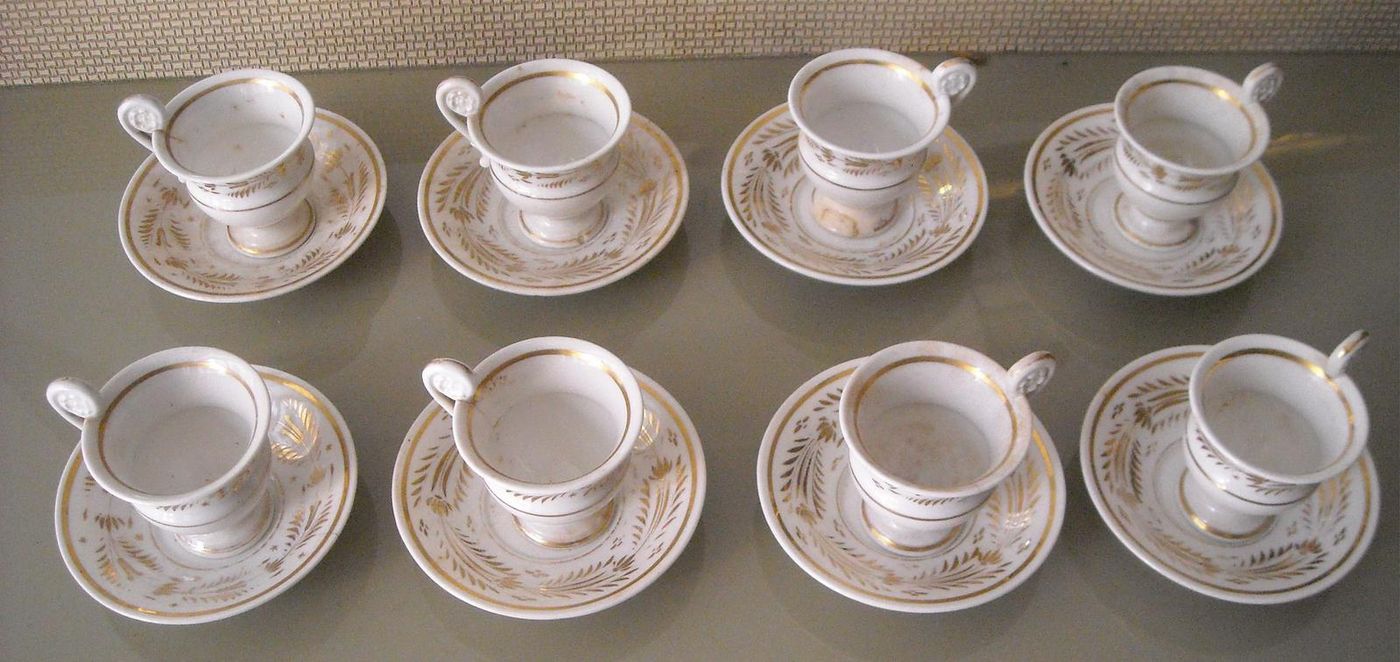 Servizio Da Caffè In Porcellana Con Decori Dorati Epoca Impero
