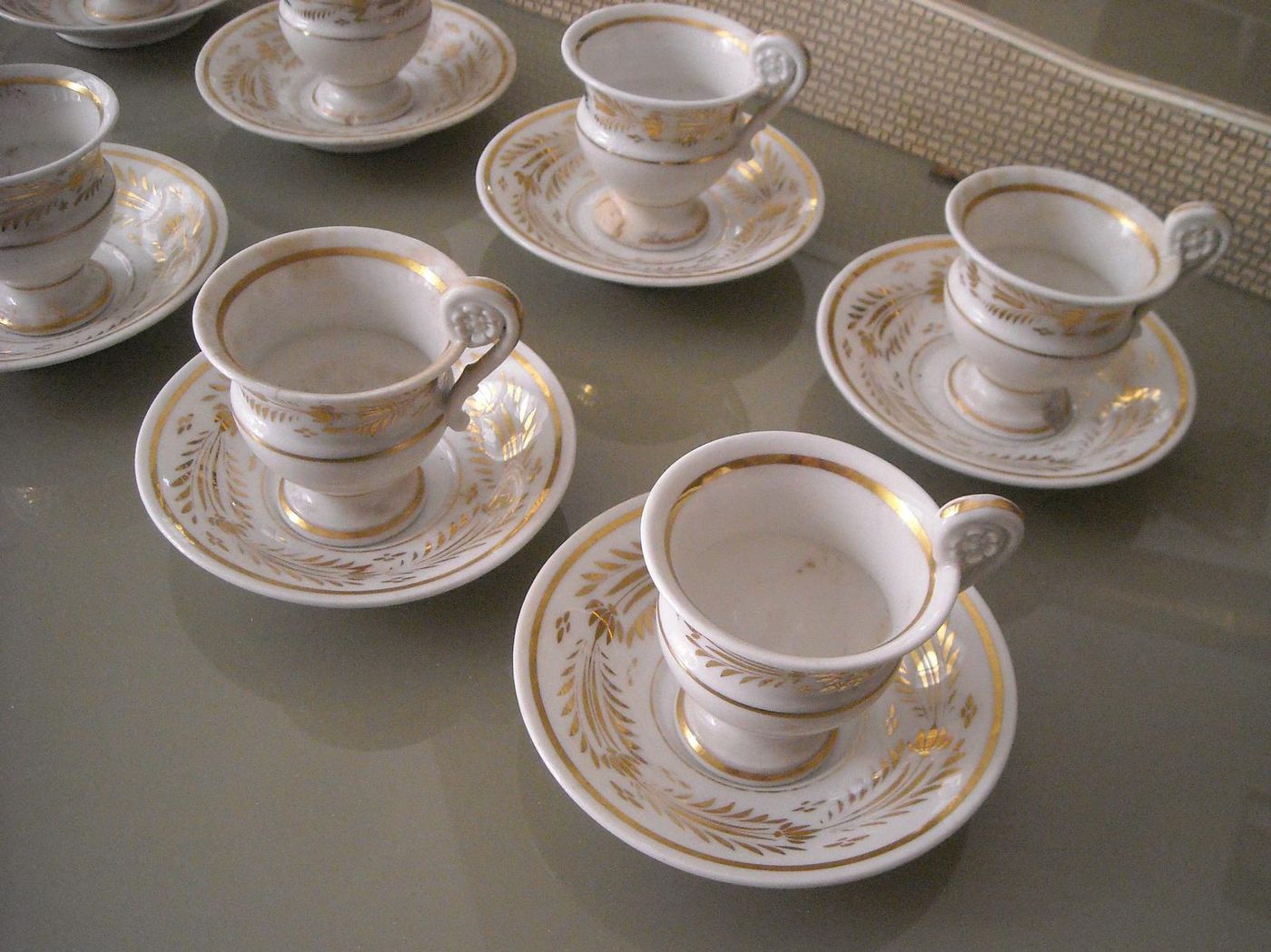 Servizio Da Caffè In Porcellana Con Decori Dorati Epoca Impero