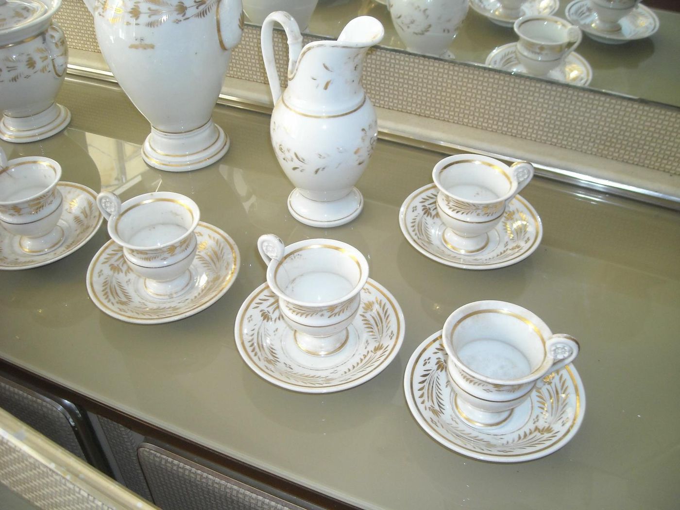 Servizio Da Caffè In Porcellana Con Decori Dorati Epoca Impero