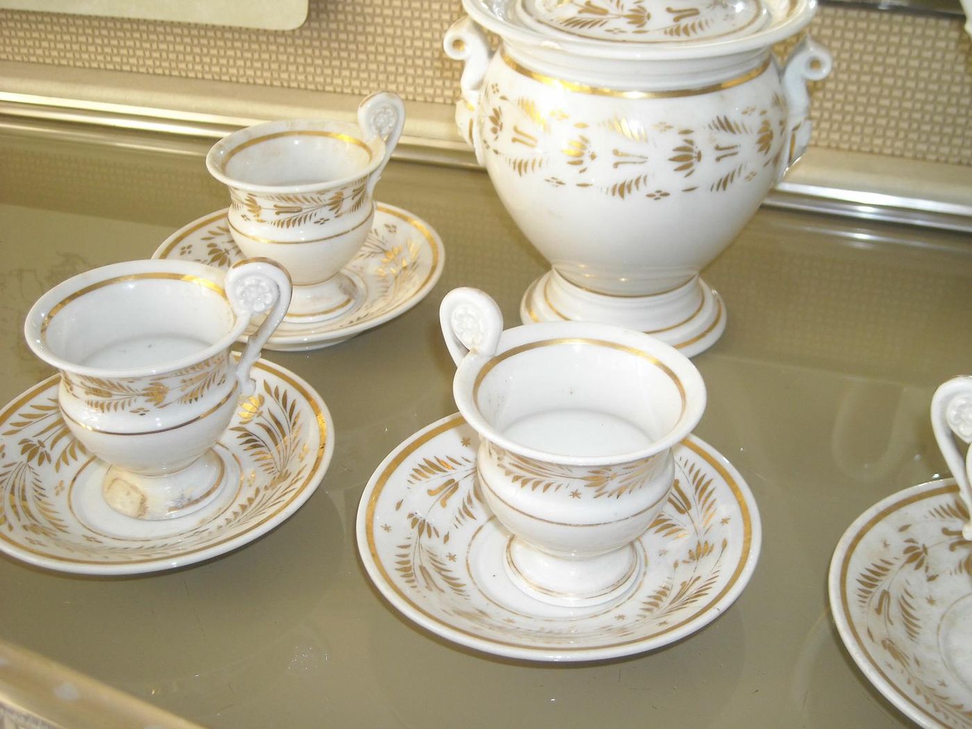 Servizio Da Caffè In Porcellana Con Decori Dorati Epoca Impero