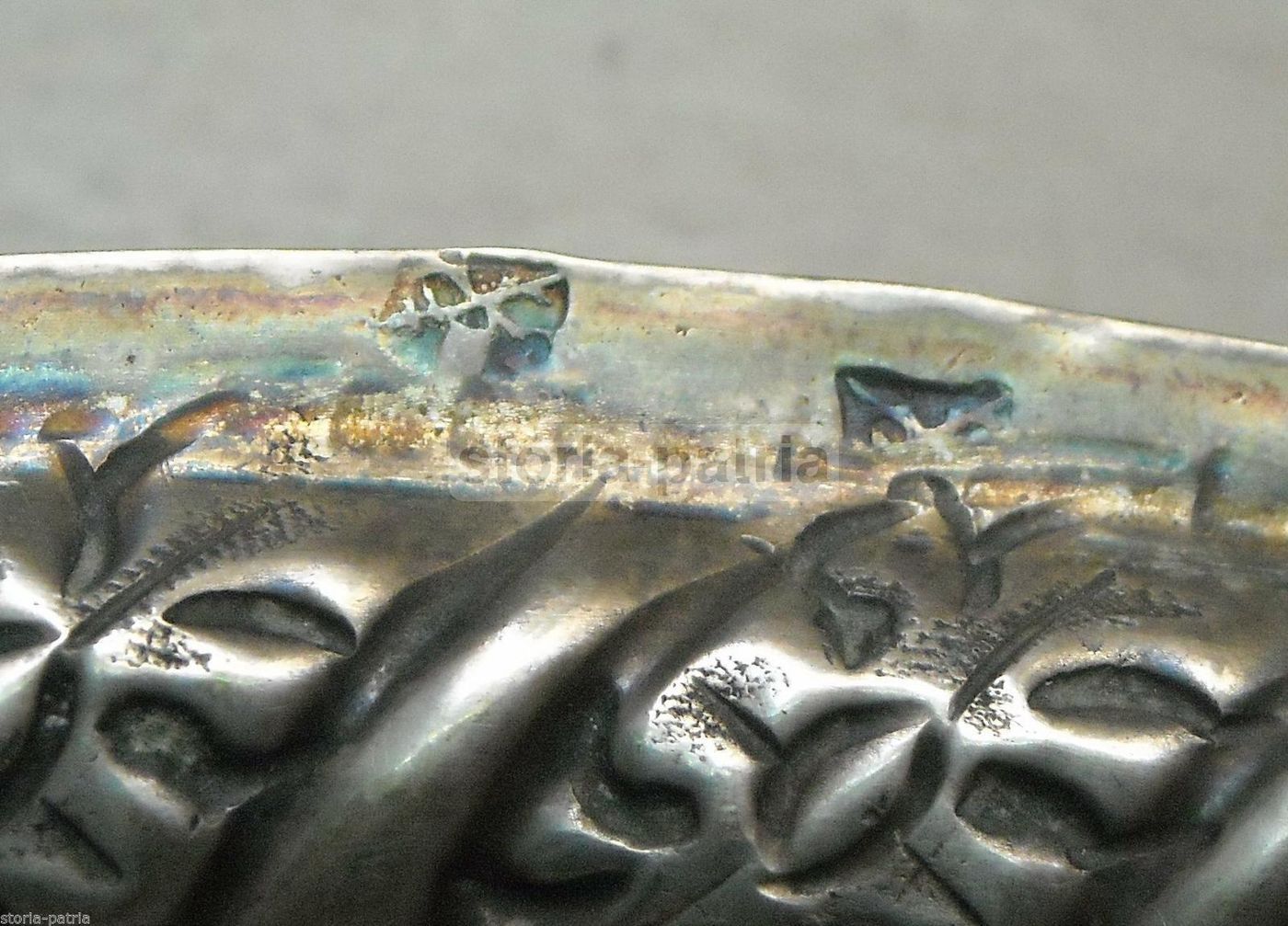 Vassoio In Argento 800 Sbalzato Con Punzoni Napoletani