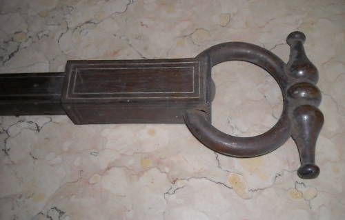 Antico Attrezzo In Legno Intarsiato Dell'800 Con Maniglia Tornita