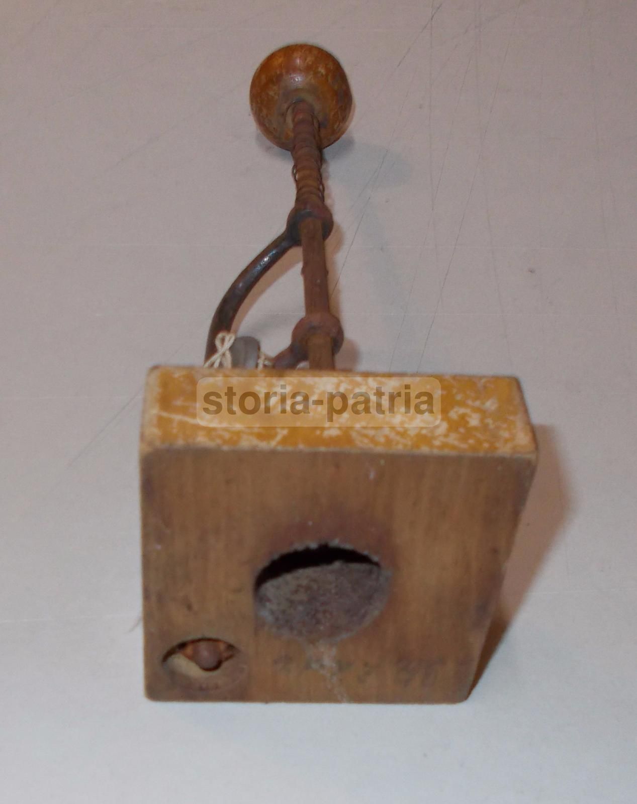 Antico Snocciolatore Per Olive In Legno, Porcellana E Ferro, Inizi Del XX Secolo