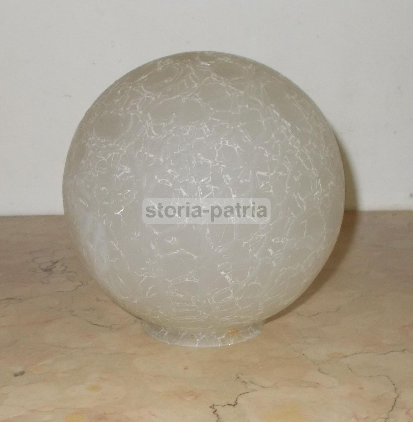 Coppa In Vetro Per Lampada d'Epoca Con Decoro Artistico In Rilievo