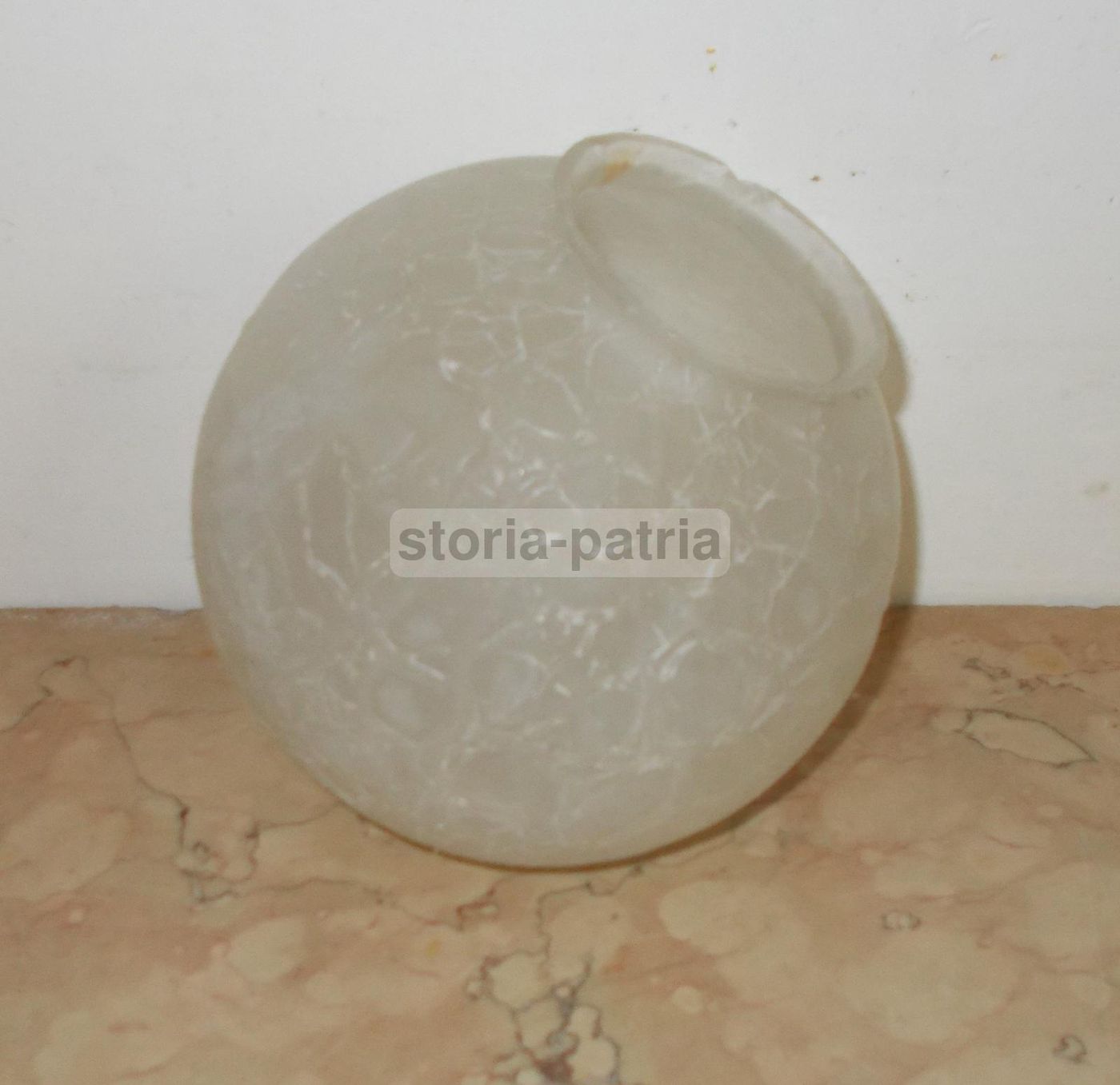Coppa In Vetro Per Lampada d'Epoca Con Decoro Artistico In Rilievo