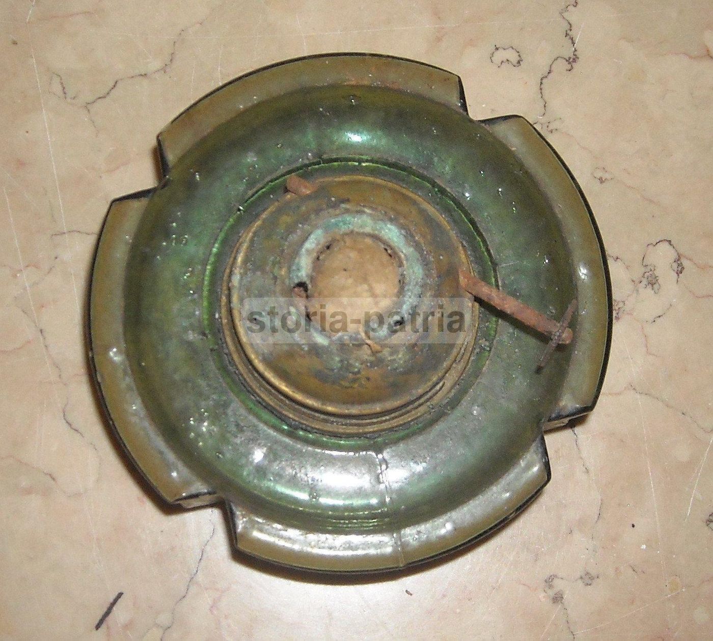 Antico Lume A Petrolio In Vetro Verde Con Aquila (fine '800   Inizio '900)
