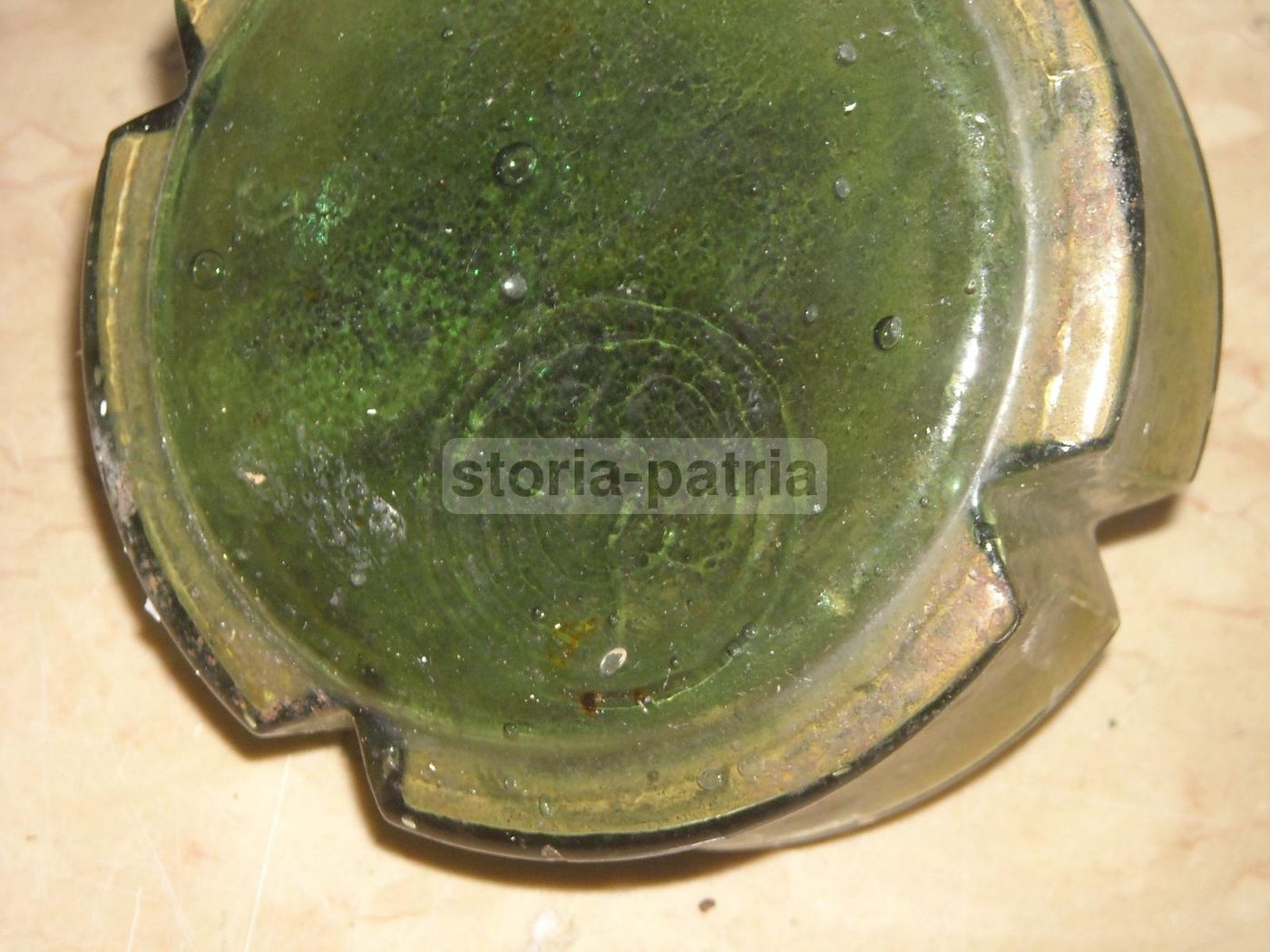 Antico Lume A Petrolio In Vetro Verde Con Aquila (fine '800 Inizio '900)