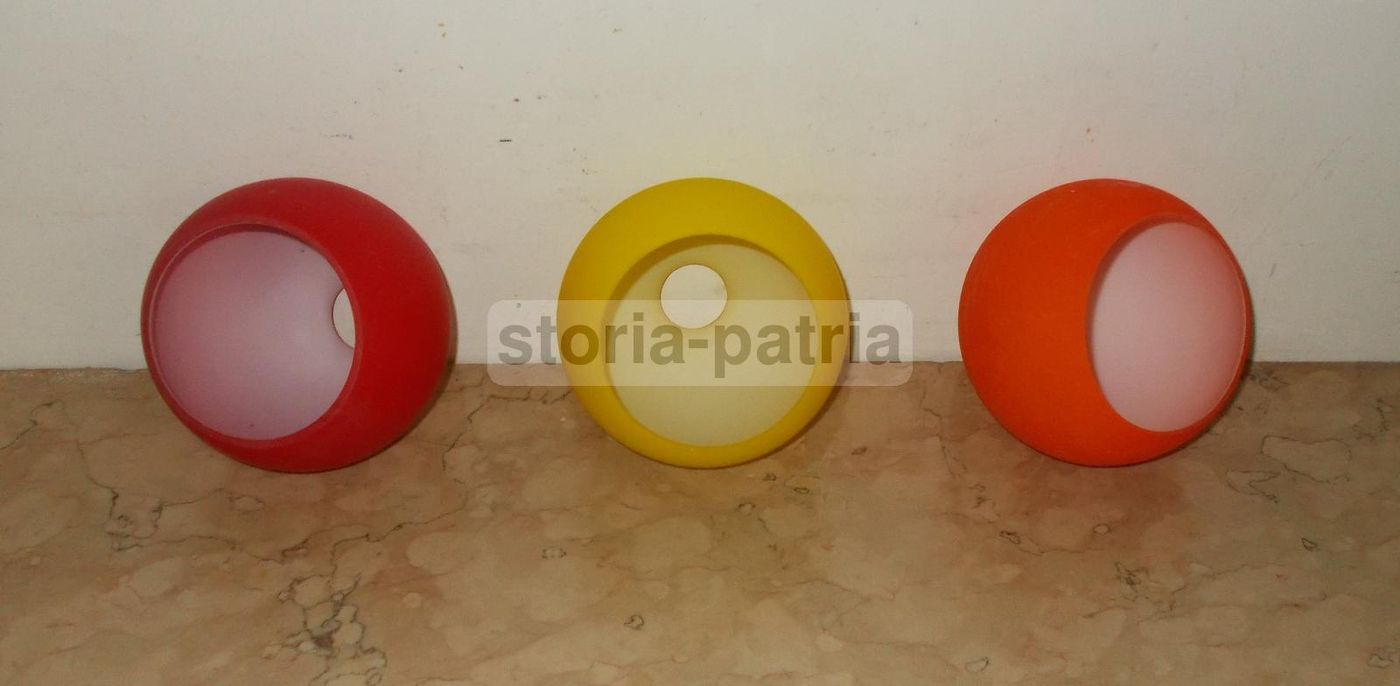 Tre Coppe Sferiche In Vetro Colorato Per Lampade Anni '50 '60