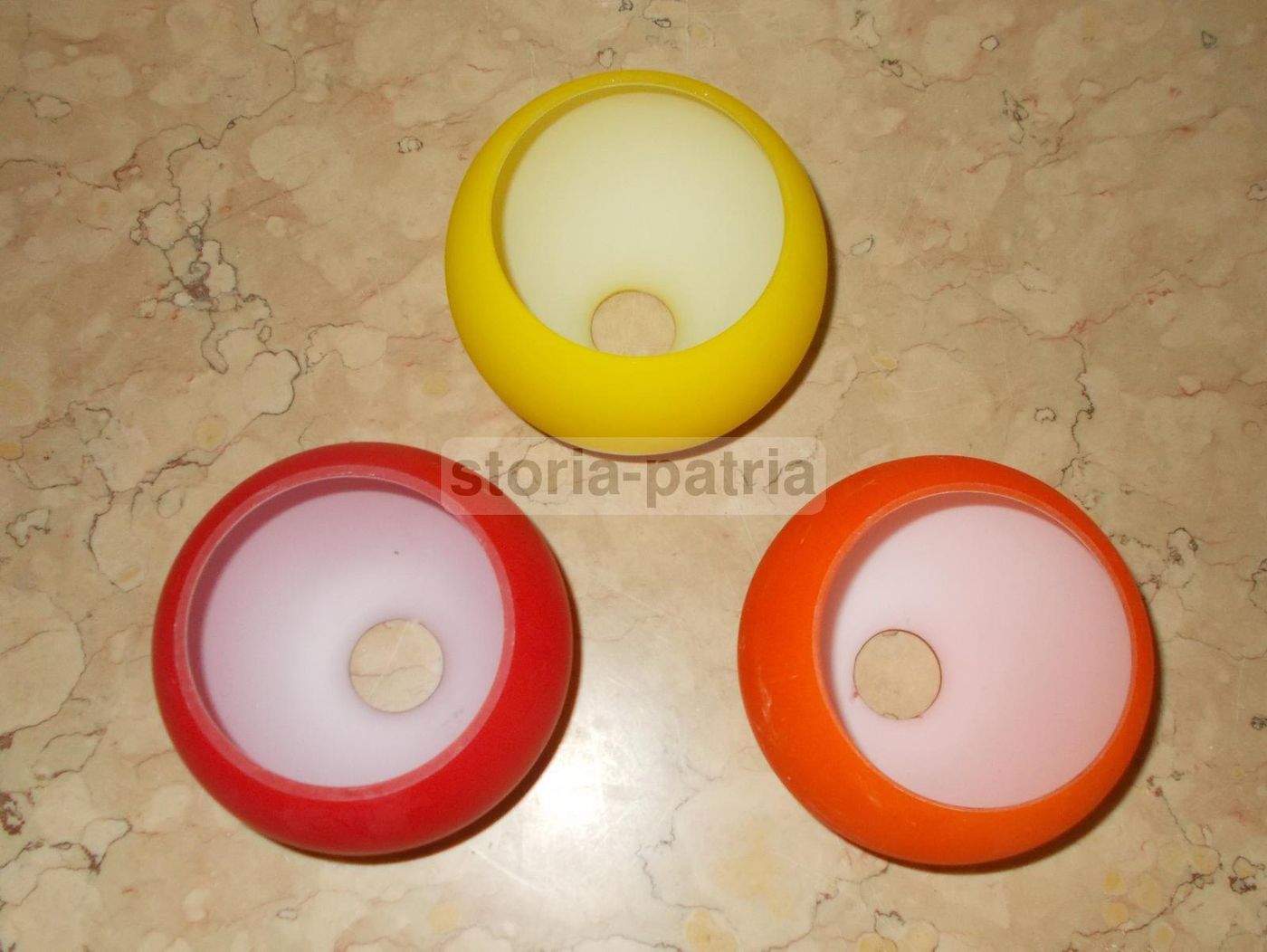 Tre Coppe Sferiche In Vetro Colorato Per Lampade Anni '50 '60