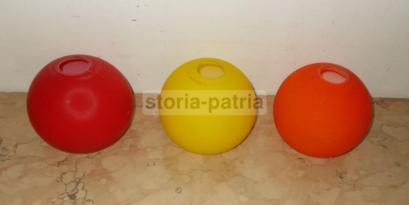 Tre Coppe Sferiche In Vetro Colorato Per Lampade Anni '50 '60