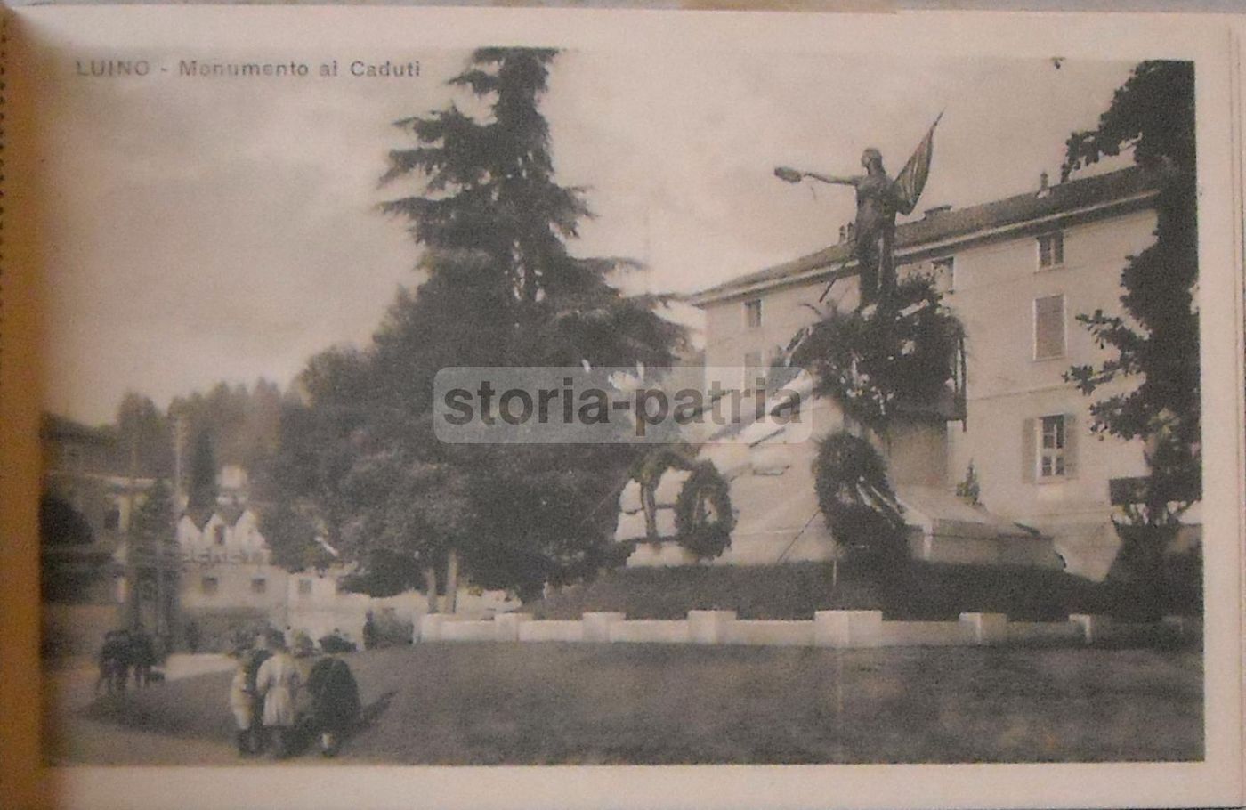 Cartolina Antica Monumento Ai Caduti A Luino Con Pubblicità Beretta, Anni '20