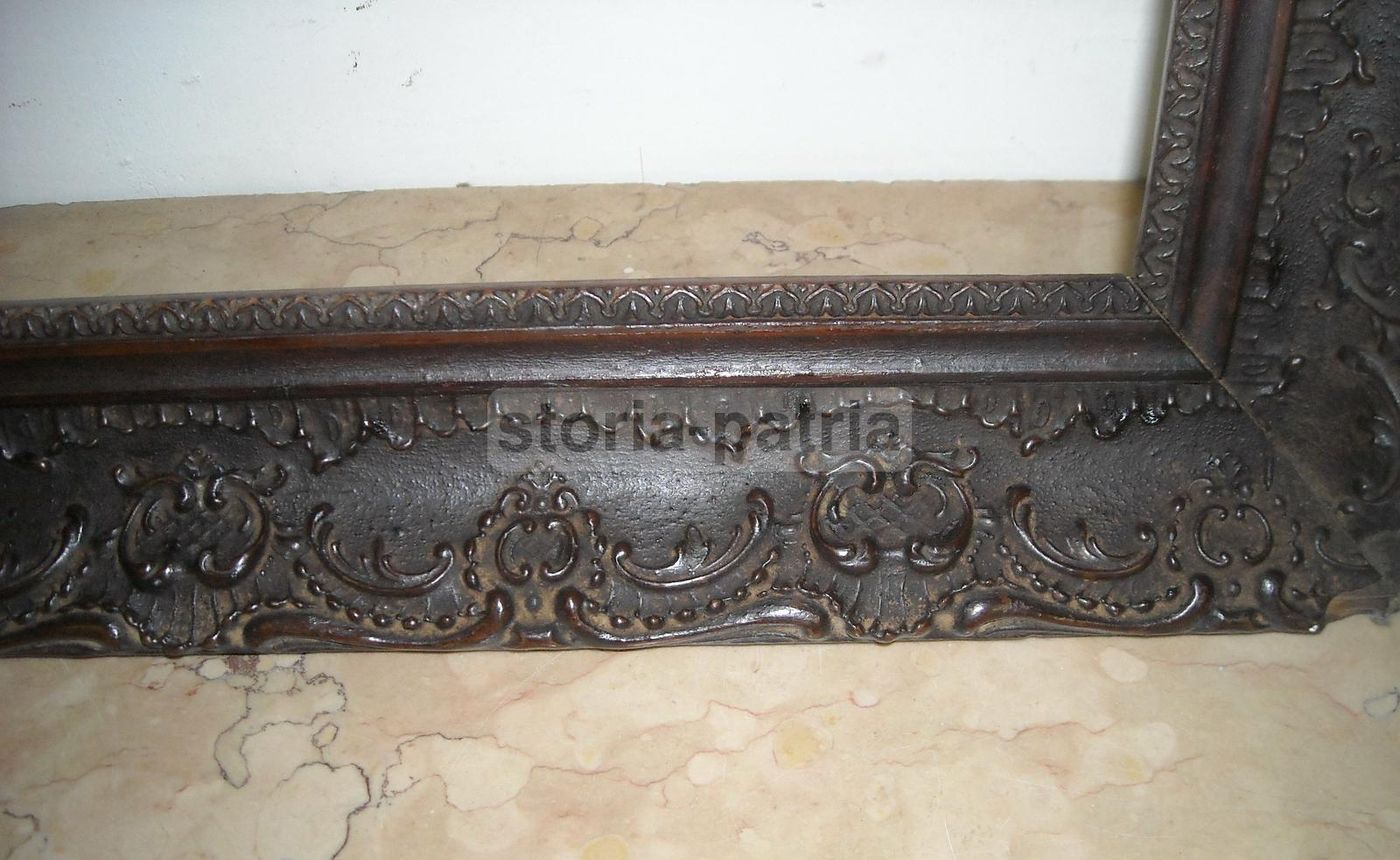 Cornice Antica Dell'800 Con Decori In Rilievo (82x63 Cm)