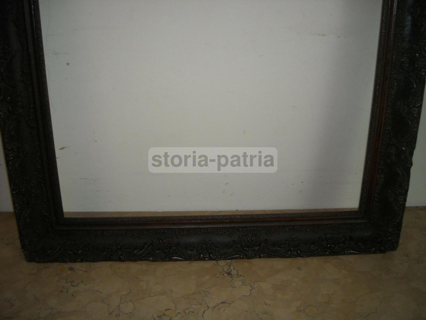 Cornice Antica Dell'800 Con Decori In Rilievo (82x63 Cm)