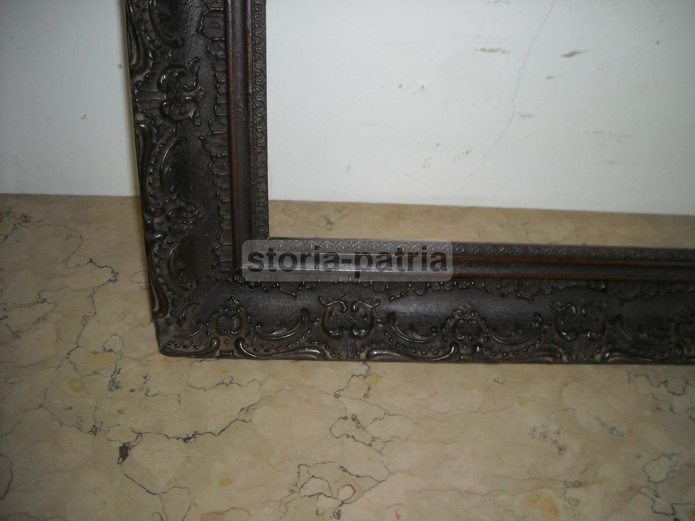 Cornice Antica Dell'800 Con Decori In Rilievo (82x63 Cm)