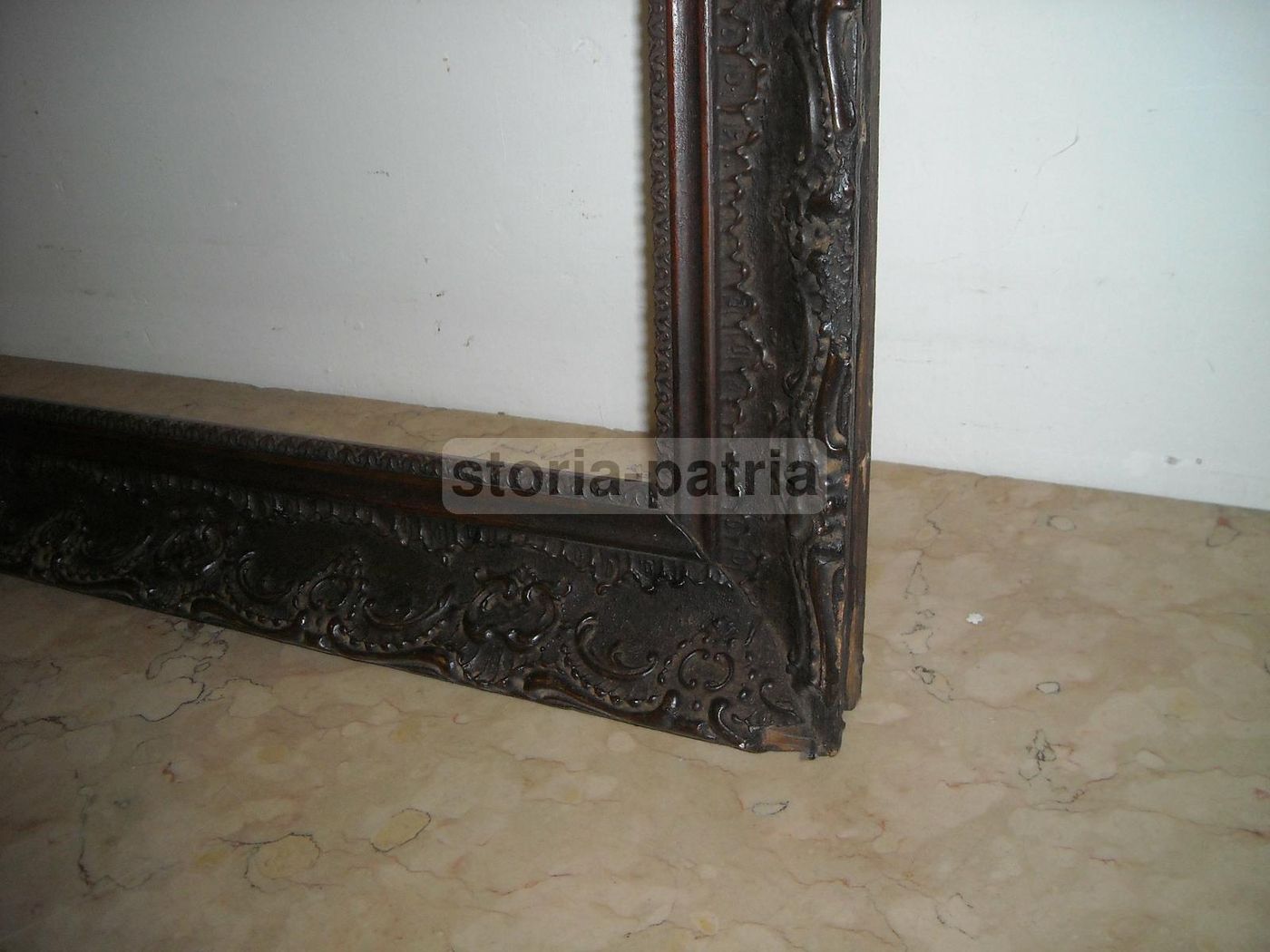 Cornice Antica Dell'800 Con Decori In Rilievo (82x63 Cm)