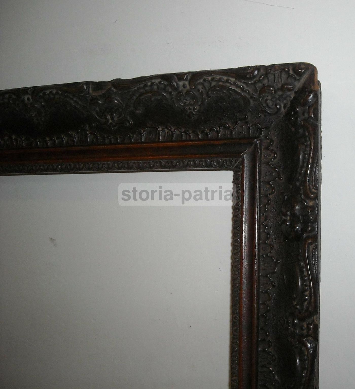 Cornice Antica Dell'800 Con Decori In Rilievo (82x63 Cm)