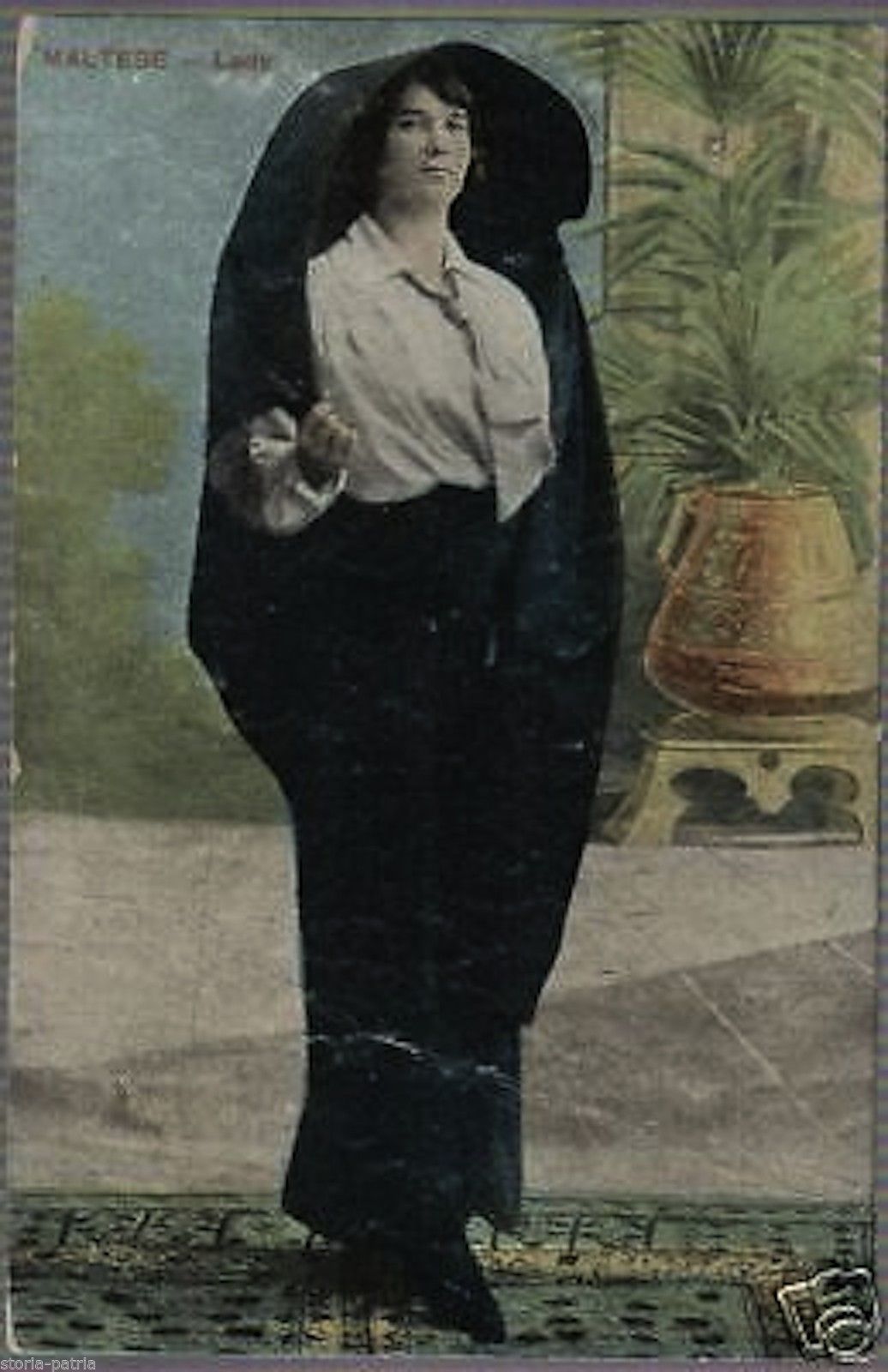 Cartolina d'Epoca: Donna Maltese Con Mantellina, Primi '900