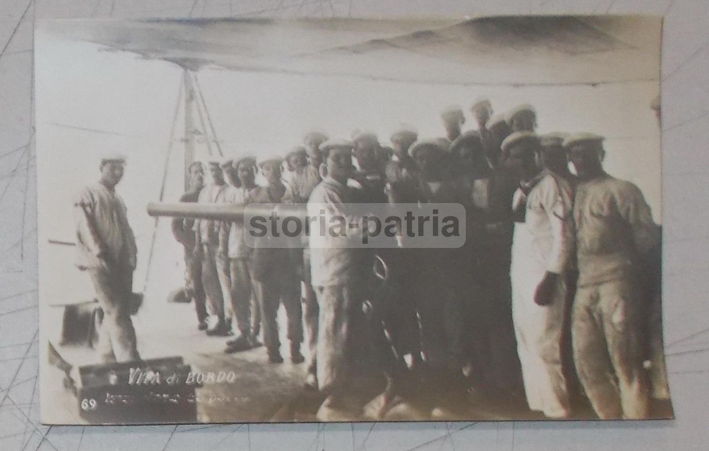 Foto Cartolina Marinai Presso Cannone Su Nave Militare, Anni '20
