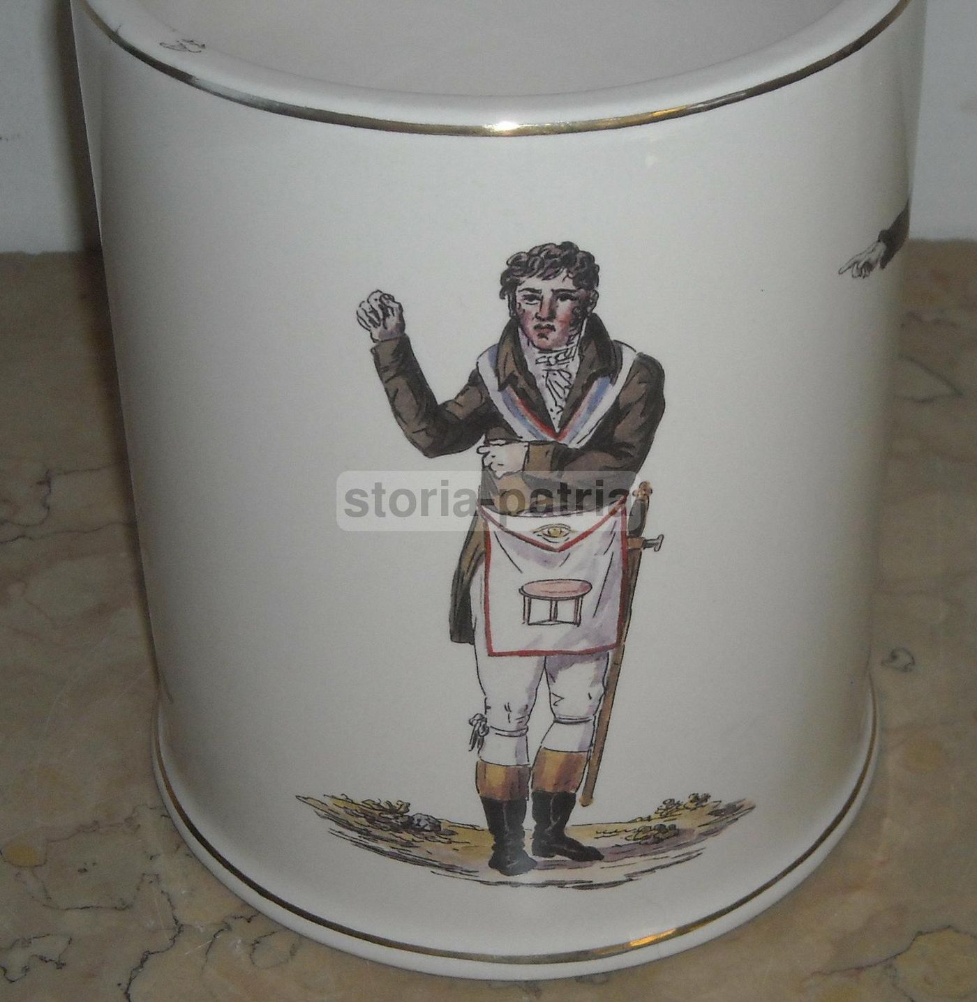 Vaso Massonico In Porcellana Con Simboli E Gesti Rituali, Metà XX Secolo