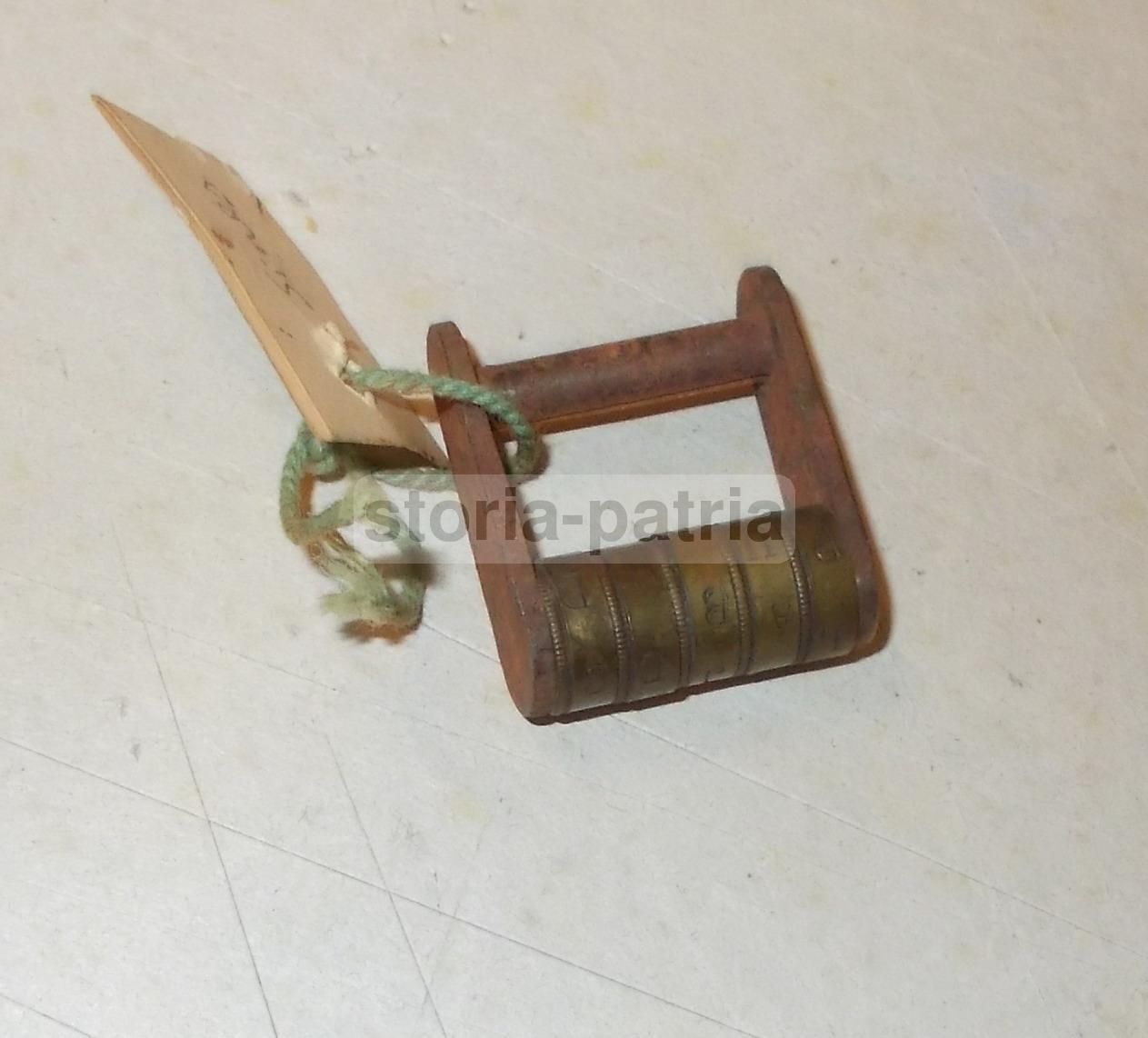 Antico Mini Lucchetto A Combinazione In Ferro E Ottone, XIX Secolo