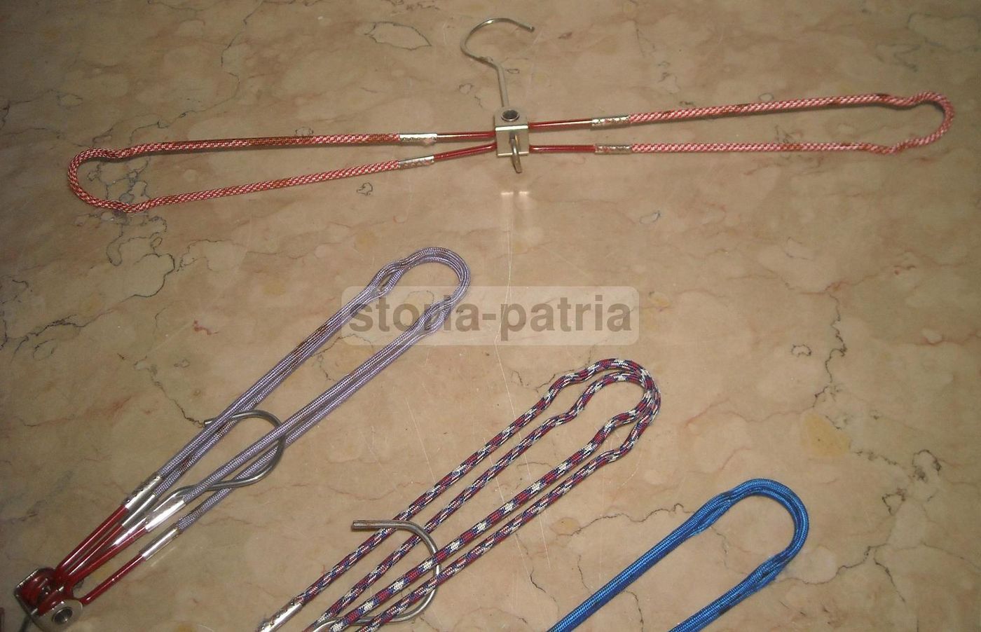 Astuccio Da Viaggio Con 4 Grucce Colorate Vintage Anni '50