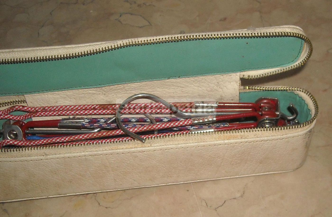 Astuccio Da Viaggio Con 4 Grucce Colorate Vintage Anni '50