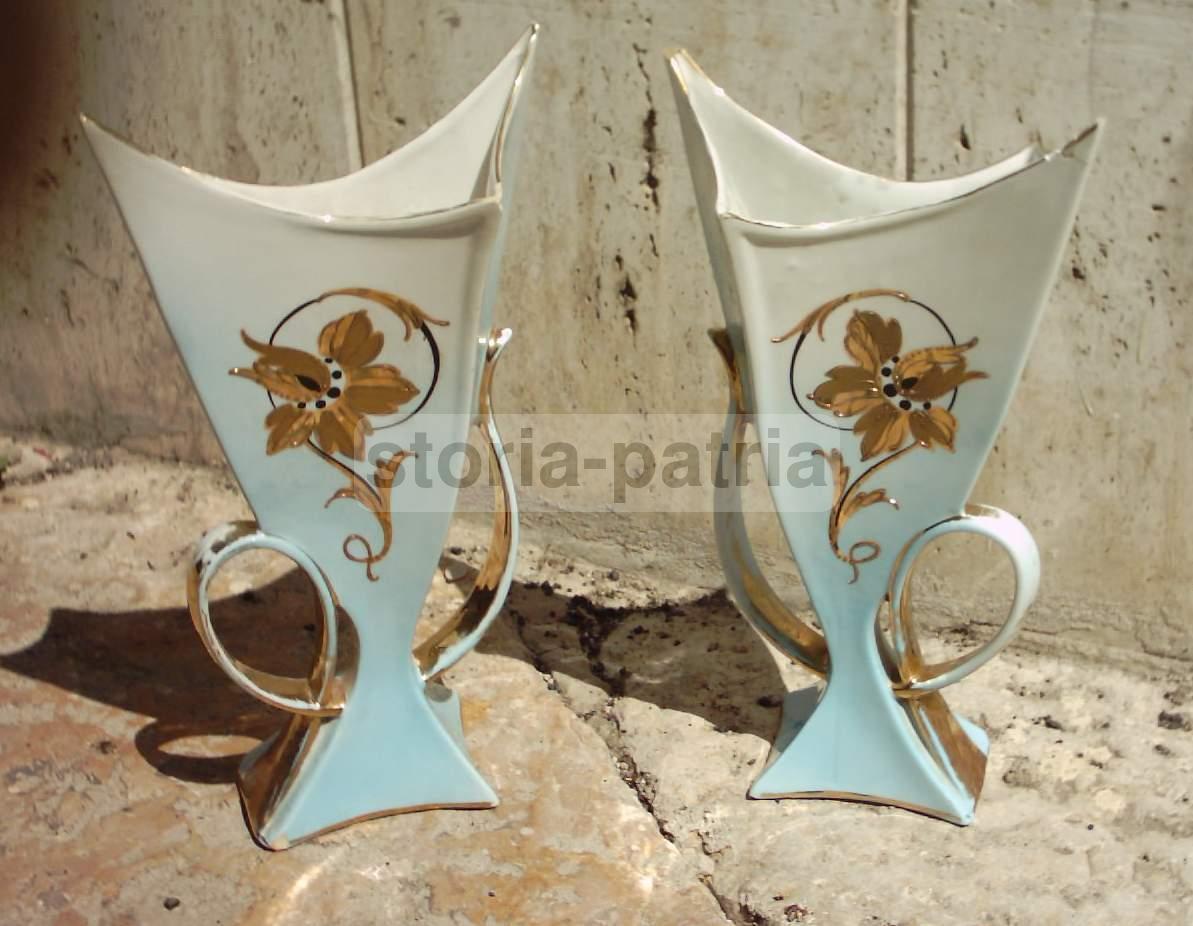 Coppia Di Vasi In Ceramica Artistica Con Decori Floreali E Dorature, Anni '50